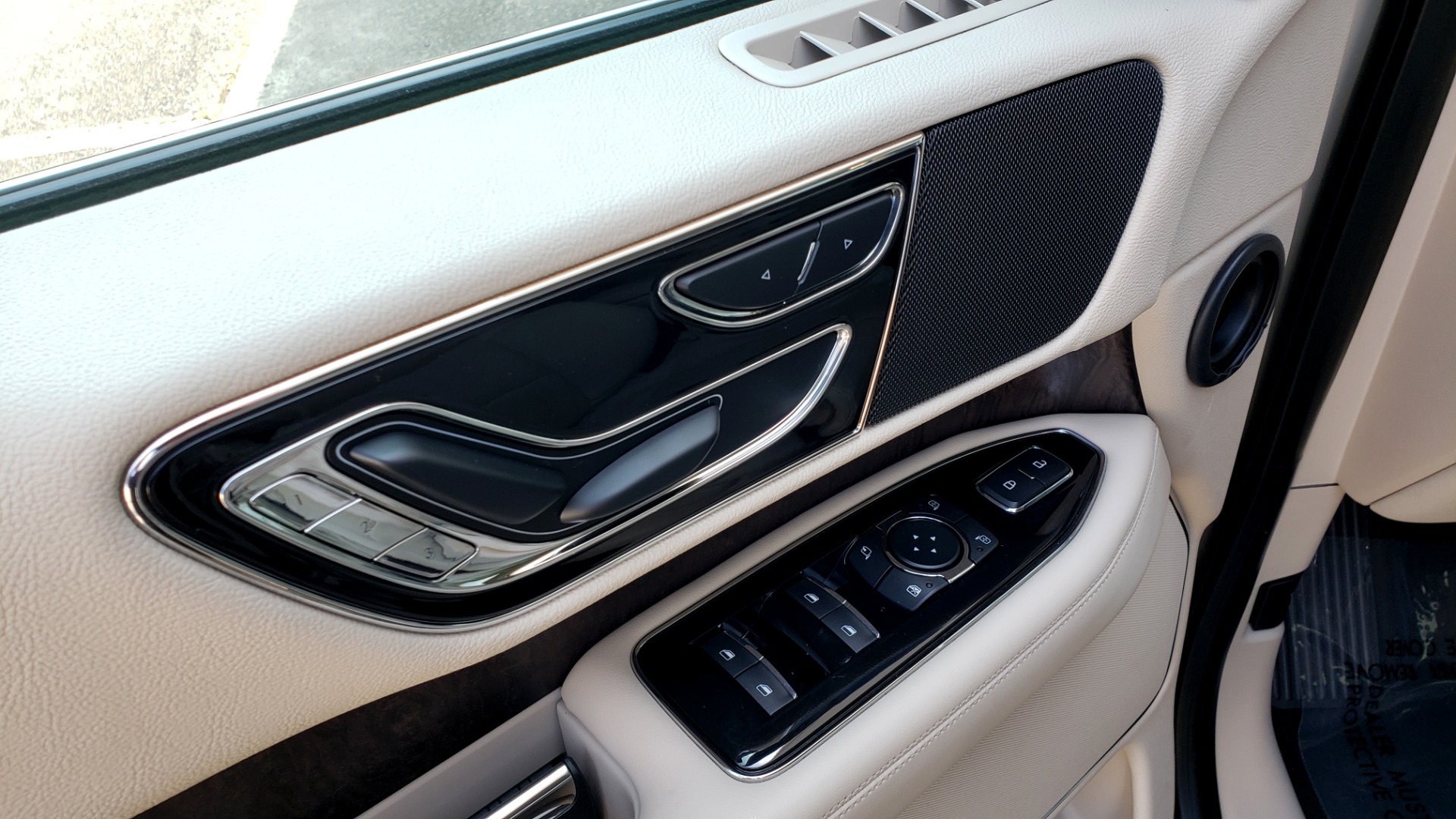 Used 2018 Lincoln NAVIGATOR PREMIERE 4X2 / TWIN-TURBO V6 / NAV / 3-ROW / REARVIEW for sale Sold at Formula Imports in Charlotte NC 28227 38