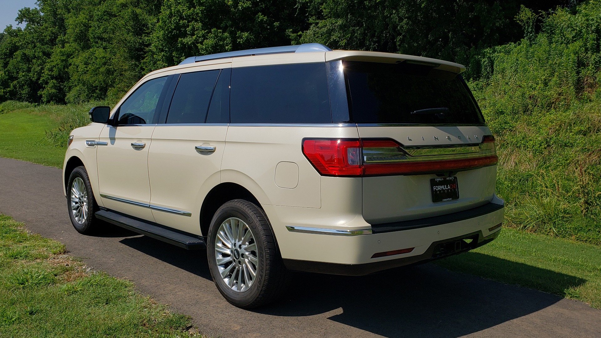 Used 2018 Lincoln NAVIGATOR PREMIERE 4X2 / TWIN-TURBO V6 / NAV / 3-ROW / REARVIEW for sale Sold at Formula Imports in Charlotte NC 28227 4
