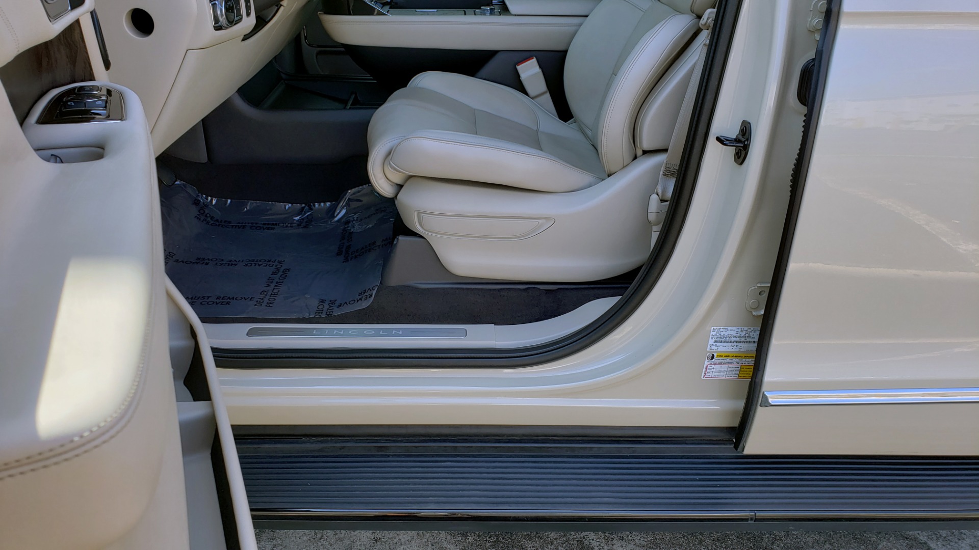 Used 2018 Lincoln NAVIGATOR PREMIERE 4X2 / TWIN-TURBO V6 / NAV / 3-ROW / REARVIEW for sale Sold at Formula Imports in Charlotte NC 28227 40