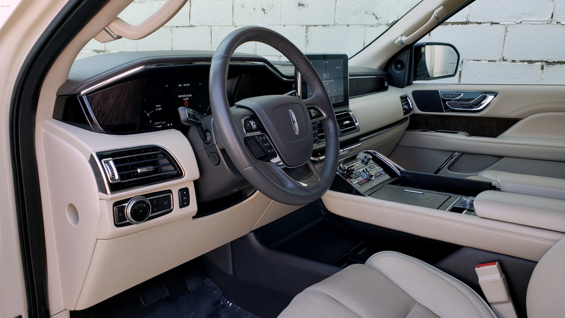 Used 2018 Lincoln NAVIGATOR PREMIERE 4X2 / TWIN-TURBO V6 / NAV / 3-ROW / REARVIEW for sale Sold at Formula Imports in Charlotte NC 28227 43
