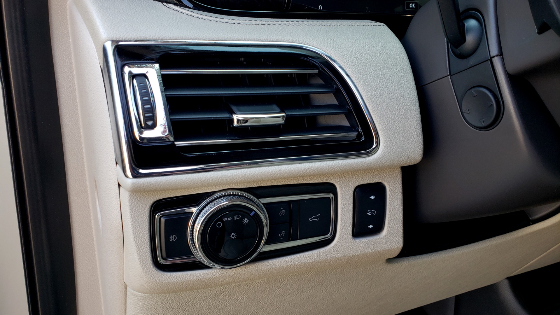 Used 2018 Lincoln NAVIGATOR PREMIERE 4X2 / TWIN-TURBO V6 / NAV / 3-ROW / REARVIEW for sale Sold at Formula Imports in Charlotte NC 28227 44