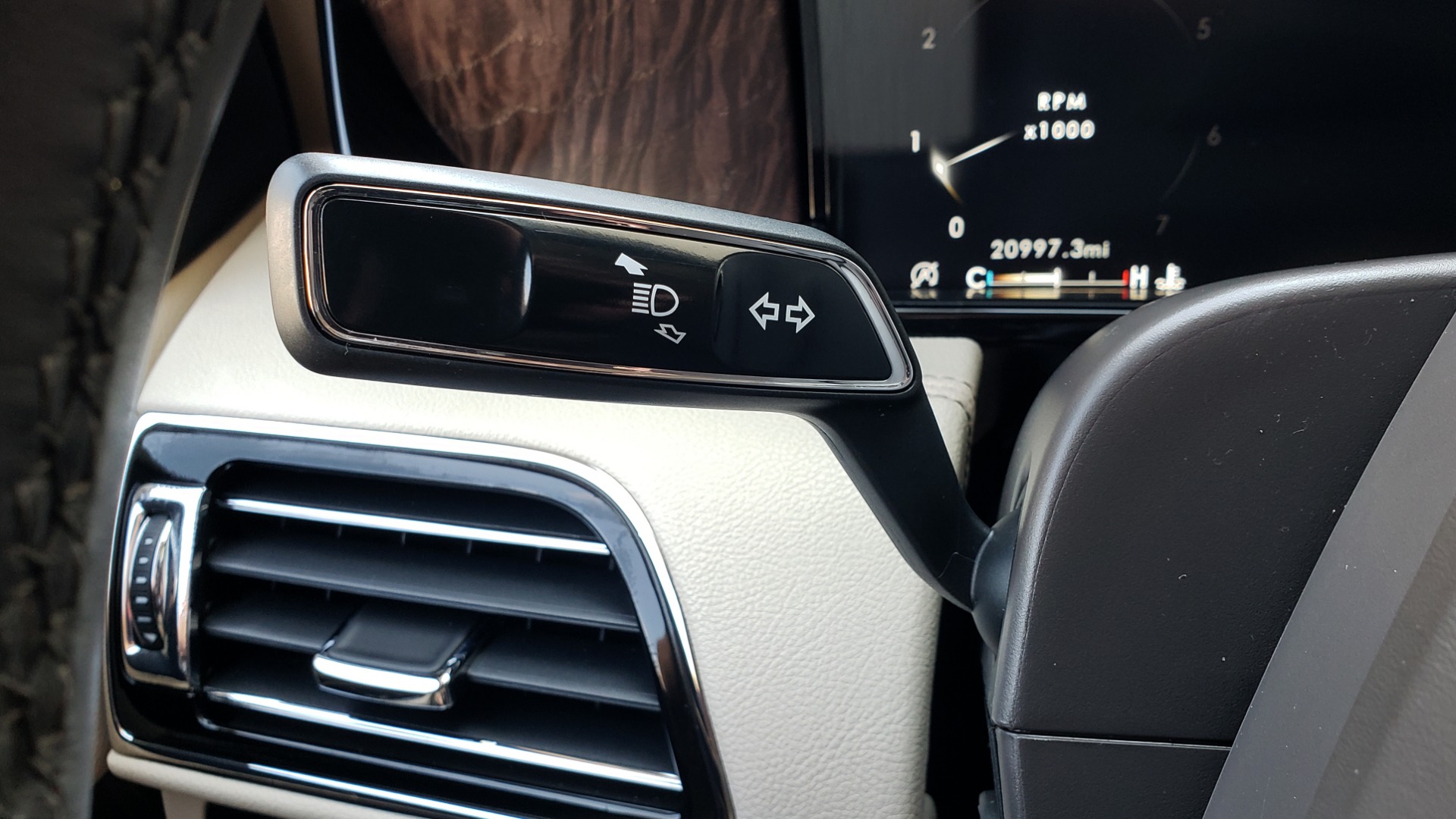 Used 2018 Lincoln NAVIGATOR PREMIERE 4X2 / TWIN-TURBO V6 / NAV / 3-ROW / REARVIEW for sale Sold at Formula Imports in Charlotte NC 28227 47