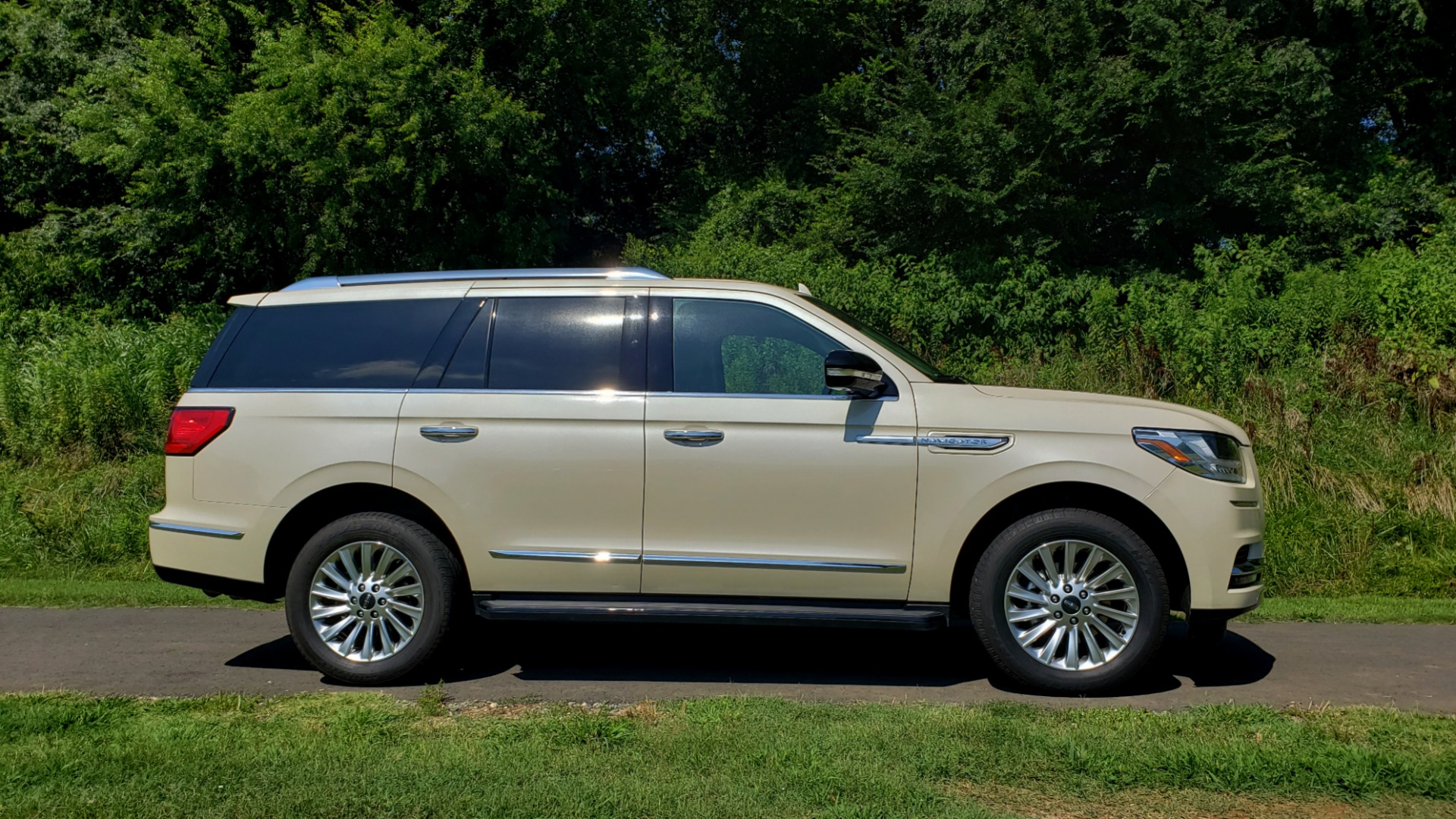 Used 2018 Lincoln NAVIGATOR PREMIERE 4X2 / TWIN-TURBO V6 / NAV / 3-ROW / REARVIEW for sale Sold at Formula Imports in Charlotte NC 28227 6