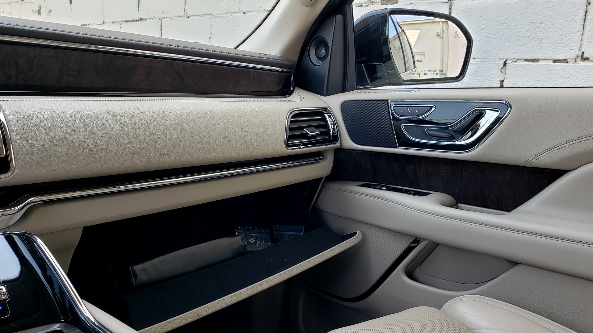 Used 2018 Lincoln NAVIGATOR PREMIERE 4X2 / TWIN-TURBO V6 / NAV / 3-ROW / REARVIEW for sale Sold at Formula Imports in Charlotte NC 28227 60