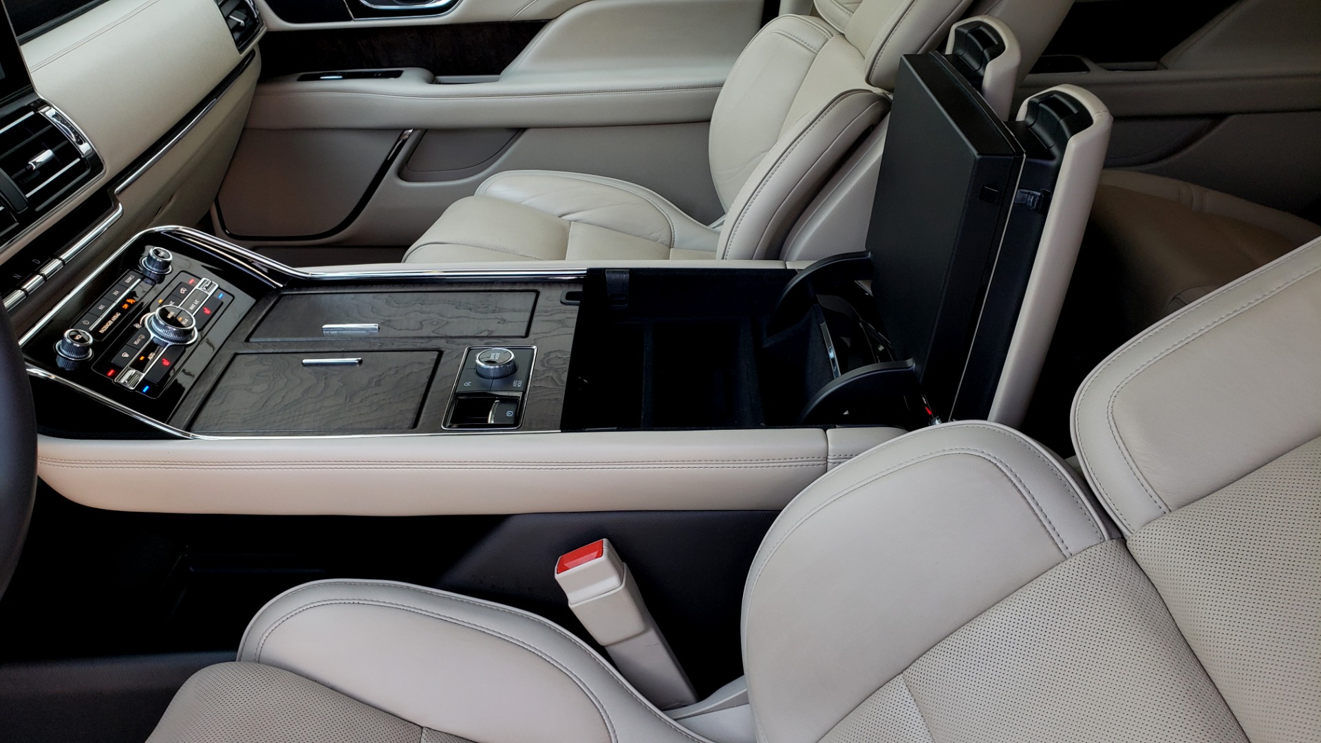 Used 2018 Lincoln NAVIGATOR PREMIERE 4X2 / TWIN-TURBO V6 / NAV / 3-ROW / REARVIEW for sale Sold at Formula Imports in Charlotte NC 28227 66