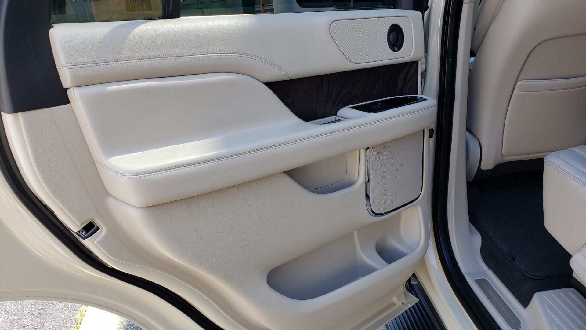 Used 2018 Lincoln NAVIGATOR PREMIERE 4X2 / TWIN-TURBO V6 / NAV / 3-ROW / REARVIEW for sale Sold at Formula Imports in Charlotte NC 28227 68