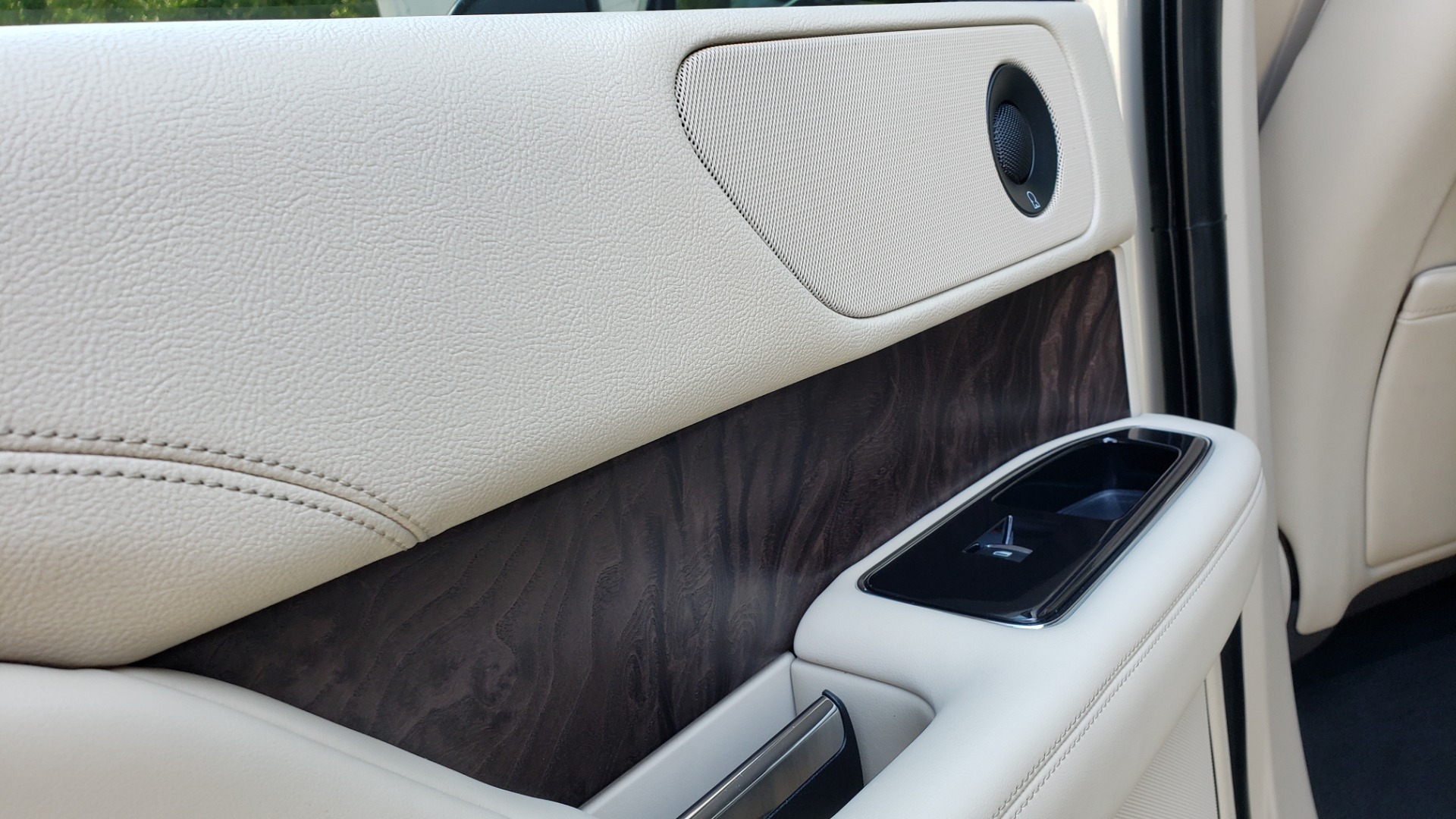 Used 2018 Lincoln NAVIGATOR PREMIERE 4X2 / TWIN-TURBO V6 / NAV / 3-ROW / REARVIEW for sale Sold at Formula Imports in Charlotte NC 28227 69