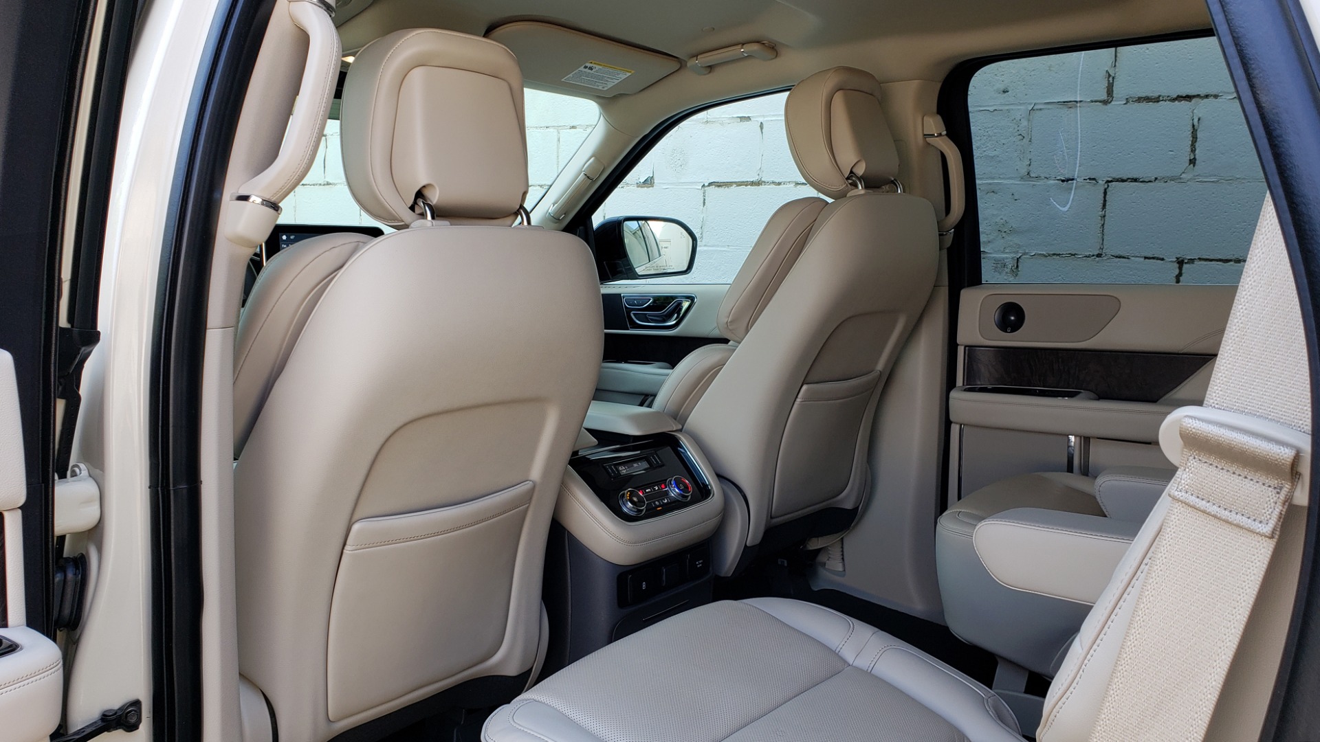 Used 2018 Lincoln NAVIGATOR PREMIERE 4X2 / TWIN-TURBO V6 / NAV / 3-ROW / REARVIEW for sale Sold at Formula Imports in Charlotte NC 28227 71