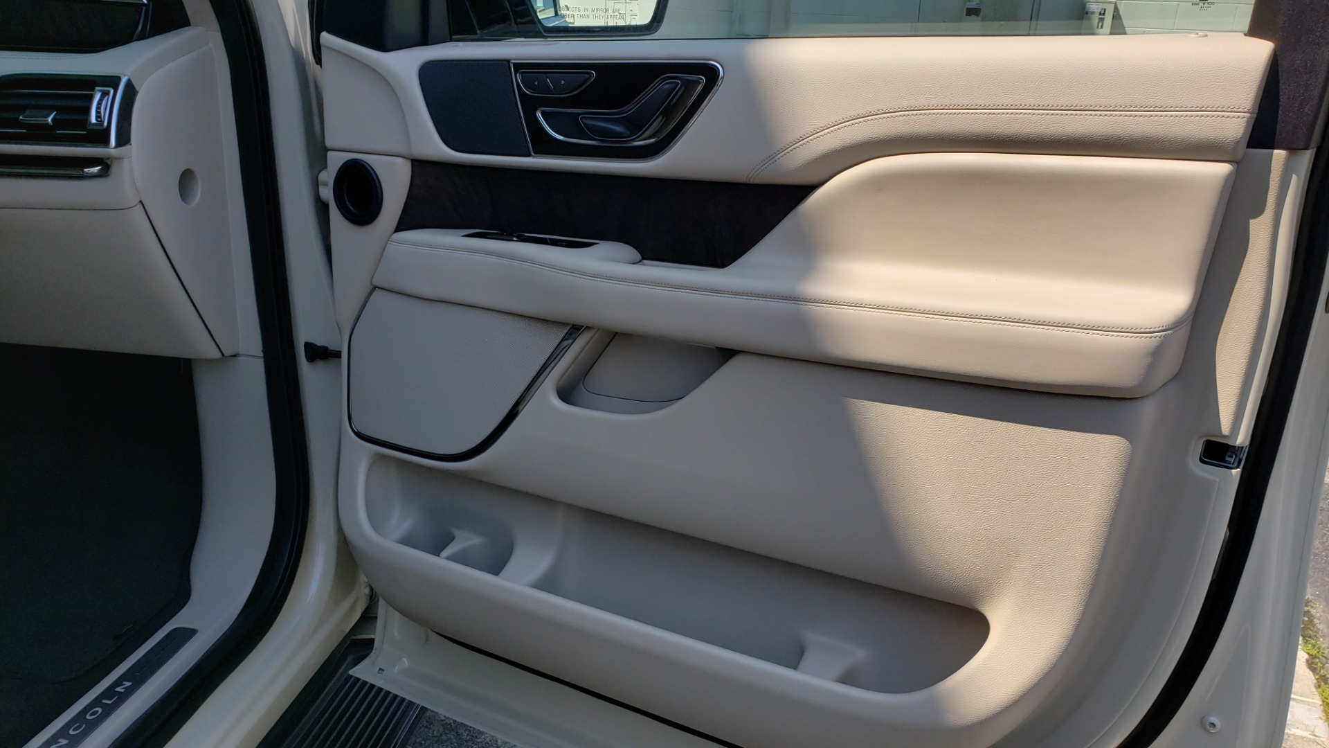 Used 2018 Lincoln NAVIGATOR PREMIERE 4X2 / TWIN-TURBO V6 / NAV / 3-ROW / REARVIEW for sale Sold at Formula Imports in Charlotte NC 28227 76