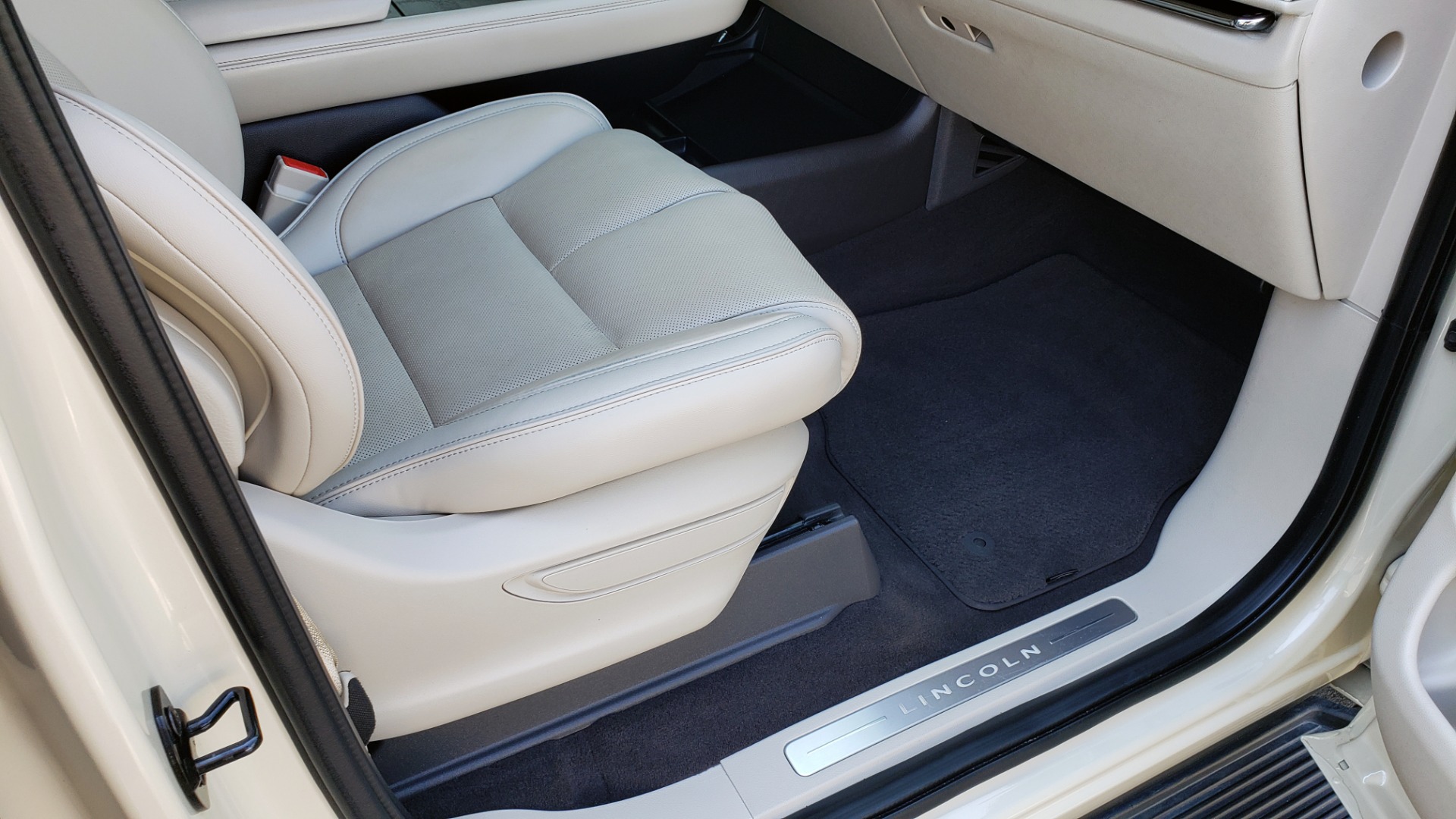 Used 2018 Lincoln NAVIGATOR PREMIERE 4X2 / TWIN-TURBO V6 / NAV / 3-ROW / REARVIEW for sale Sold at Formula Imports in Charlotte NC 28227 78