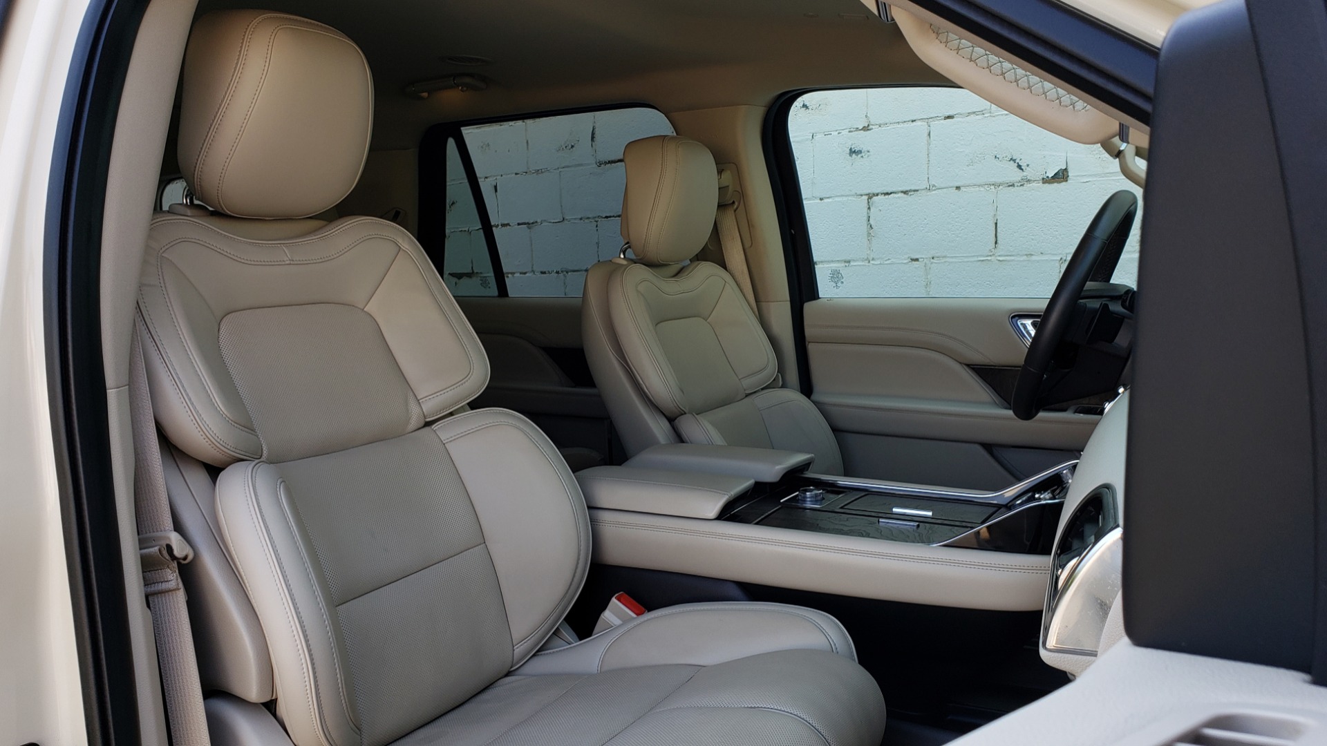 Used 2018 Lincoln NAVIGATOR PREMIERE 4X2 / TWIN-TURBO V6 / NAV / 3-ROW / REARVIEW for sale Sold at Formula Imports in Charlotte NC 28227 79