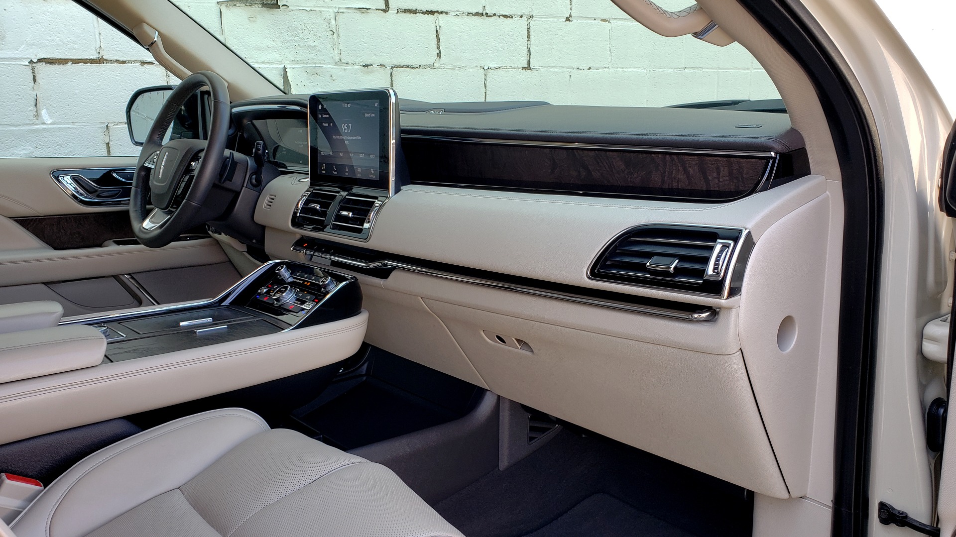 Used 2018 Lincoln NAVIGATOR PREMIERE 4X2 / TWIN-TURBO V6 / NAV / 3-ROW / REARVIEW for sale Sold at Formula Imports in Charlotte NC 28227 80