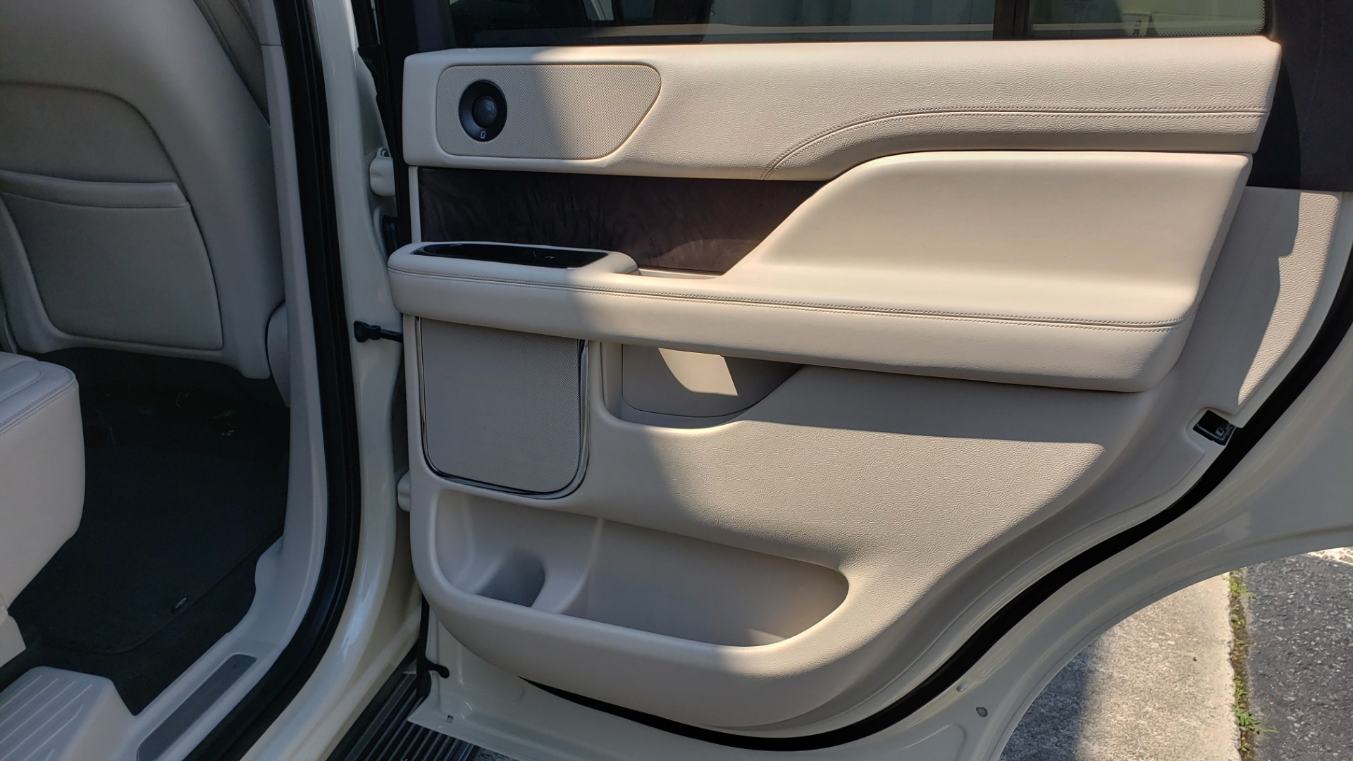 Used 2018 Lincoln NAVIGATOR PREMIERE 4X2 / TWIN-TURBO V6 / NAV / 3-ROW / REARVIEW for sale Sold at Formula Imports in Charlotte NC 28227 81