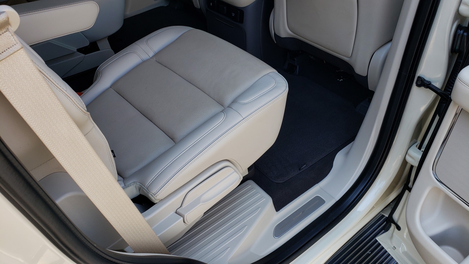 Used 2018 Lincoln NAVIGATOR PREMIERE 4X2 / TWIN-TURBO V6 / NAV / 3-ROW / REARVIEW for sale Sold at Formula Imports in Charlotte NC 28227 82