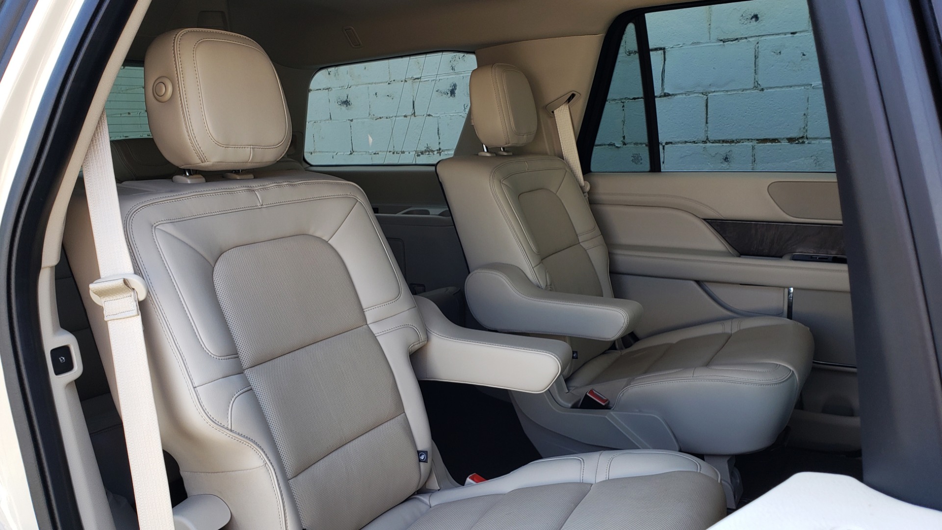 Used 2018 Lincoln NAVIGATOR PREMIERE 4X2 / TWIN-TURBO V6 / NAV / 3-ROW / REARVIEW for sale Sold at Formula Imports in Charlotte NC 28227 83