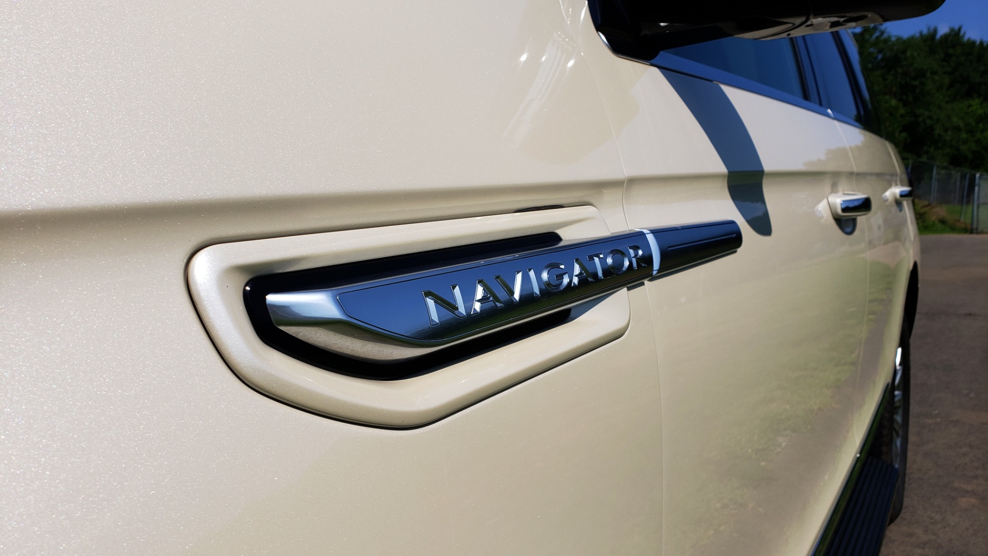 Used 2018 Lincoln NAVIGATOR PREMIERE 4X2 / TWIN-TURBO V6 / NAV / 3-ROW / REARVIEW for sale Sold at Formula Imports in Charlotte NC 28227 9