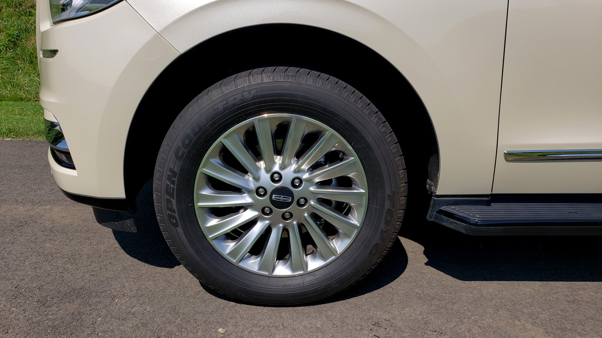 Used 2018 Lincoln NAVIGATOR PREMIERE 4X2 / TWIN-TURBO V6 / NAV / 3-ROW / REARVIEW for sale Sold at Formula Imports in Charlotte NC 28227 92