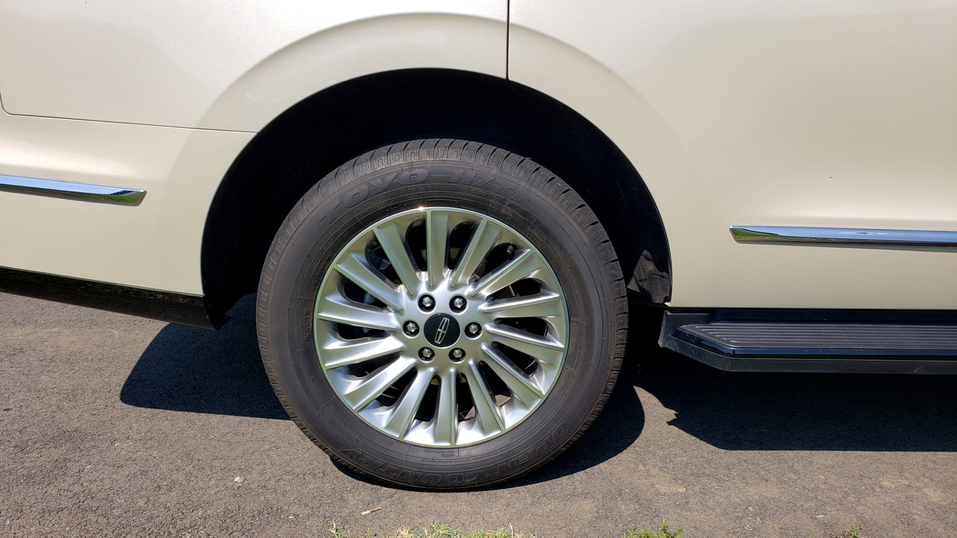 Used 2018 Lincoln NAVIGATOR PREMIERE 4X2 / TWIN-TURBO V6 / NAV / 3-ROW / REARVIEW for sale Sold at Formula Imports in Charlotte NC 28227 94