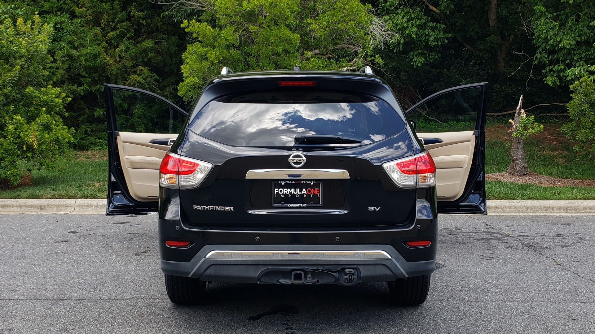 Used 2013 Nissan PATHFINDER SV 3.5L V6 / 3-ROW SEATING / TRAILER HITCH / REARVIEW for sale Sold at Formula Imports in Charlotte NC 28227 23
