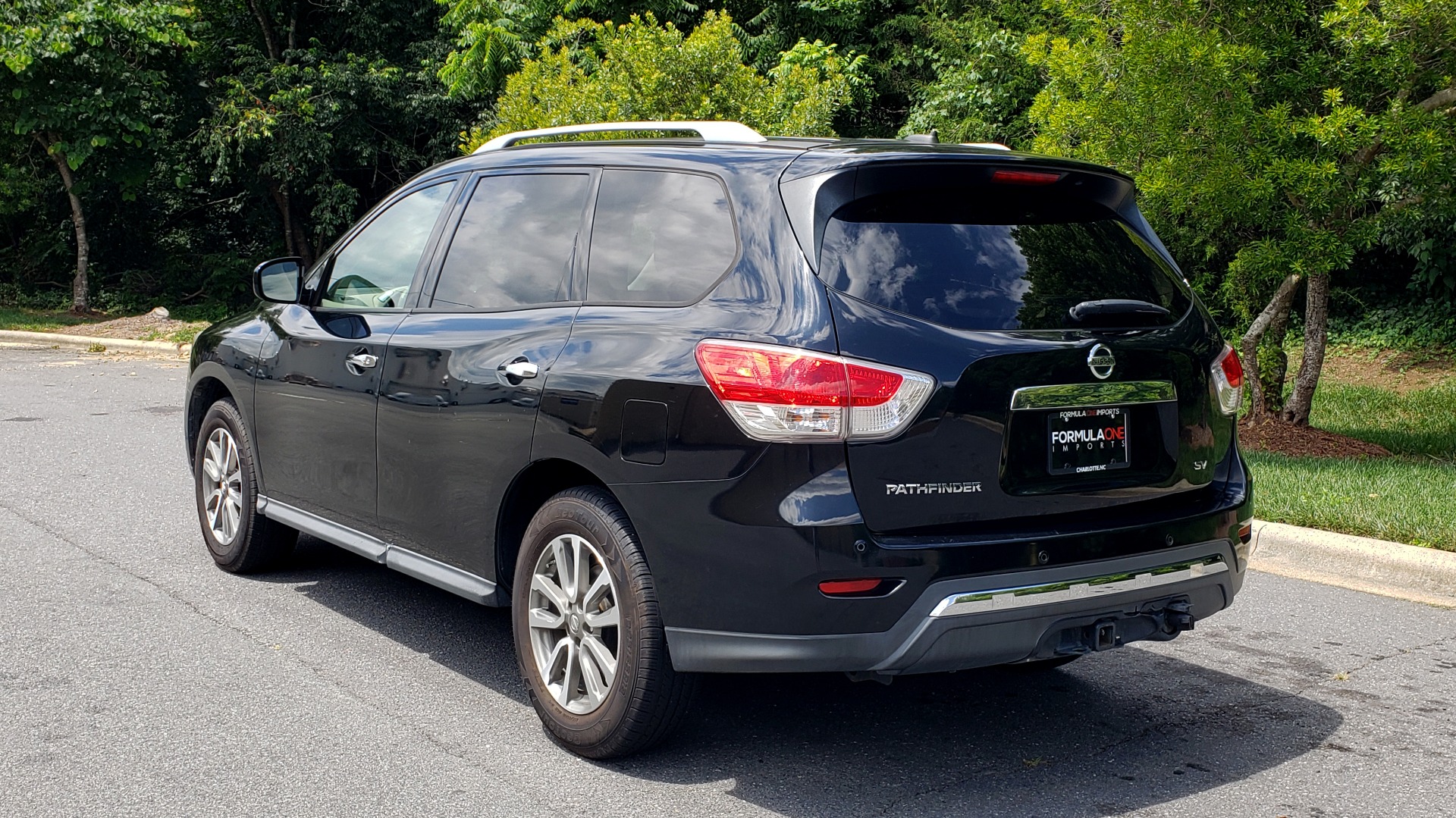 Used 2013 Nissan PATHFINDER SV 3.5L V6 / 3-ROW SEATING / TRAILER HITCH / REARVIEW for sale Sold at Formula Imports in Charlotte NC 28227 3
