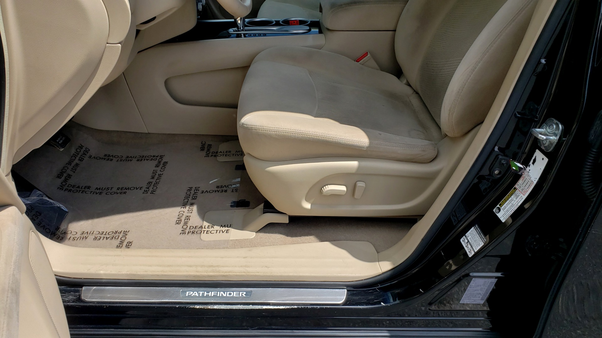 Used 2013 Nissan PATHFINDER SV 3.5L V6 / 3-ROW SEATING / TRAILER HITCH / REARVIEW for sale Sold at Formula Imports in Charlotte NC 28227 31