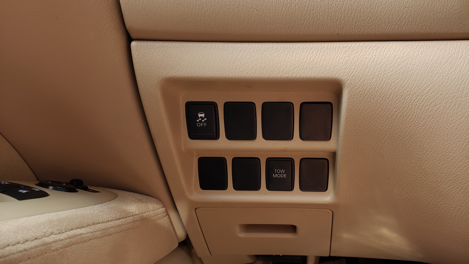 Used 2013 Nissan PATHFINDER SV 3.5L V6 / 3-ROW SEATING / TRAILER HITCH / REARVIEW for sale Sold at Formula Imports in Charlotte NC 28227 34