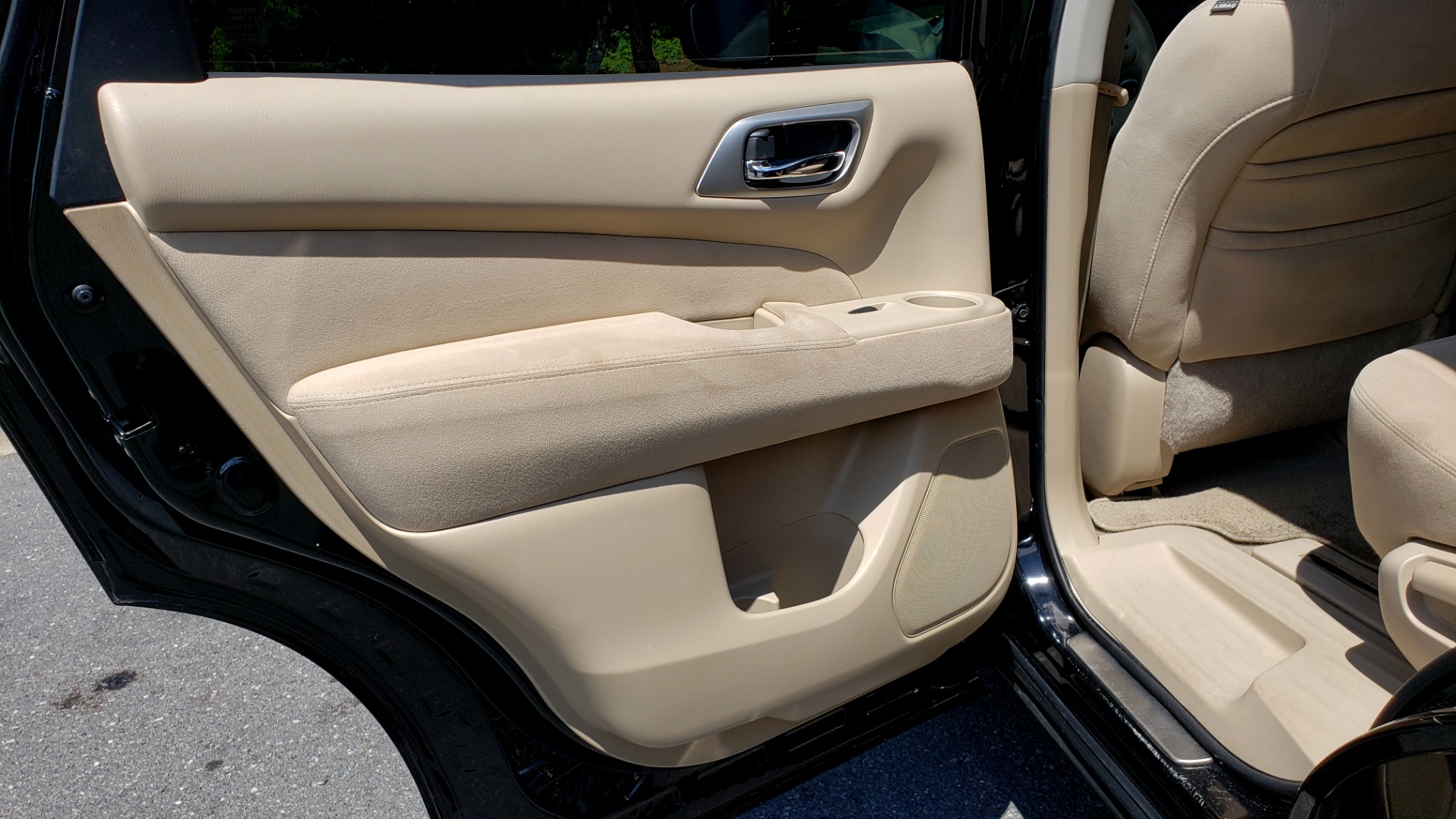 Used 2013 Nissan PATHFINDER SV 3.5L V6 / 3-ROW SEATING / TRAILER HITCH / REARVIEW for sale Sold at Formula Imports in Charlotte NC 28227 46