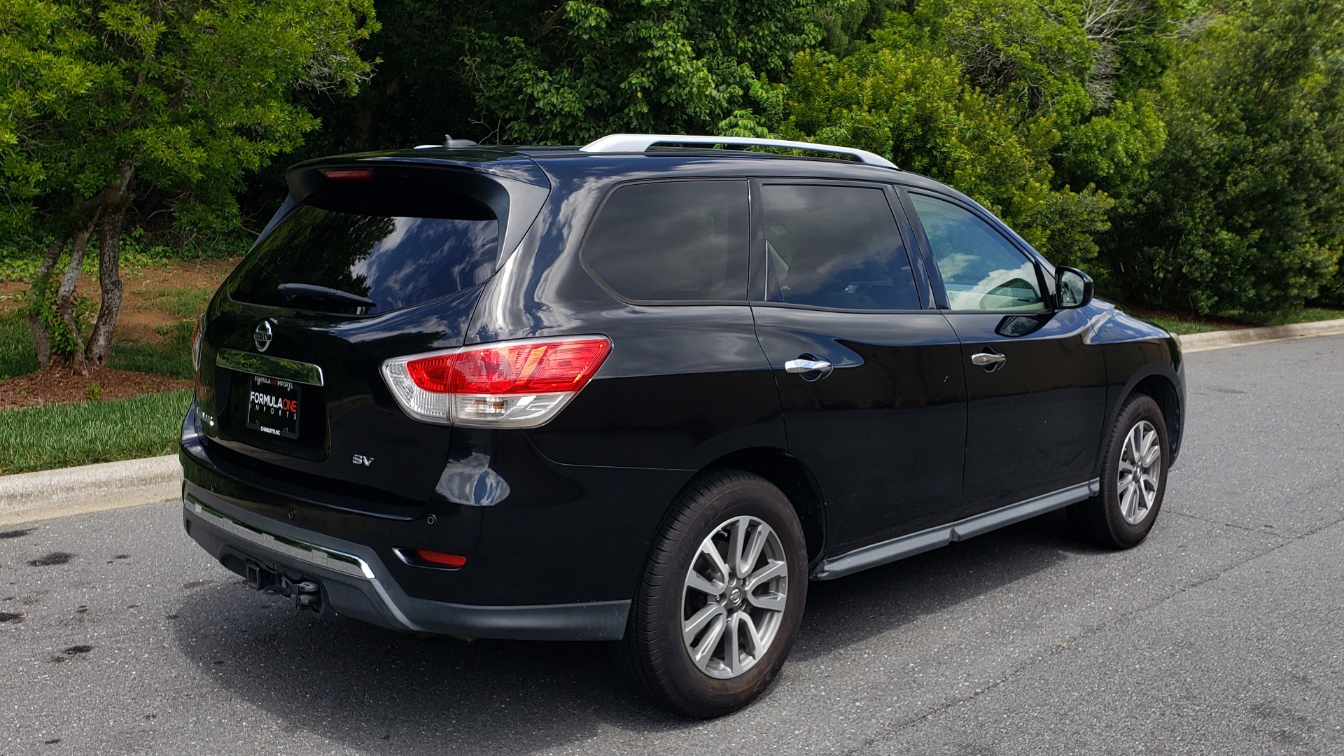 Used 2013 Nissan PATHFINDER SV 3.5L V6 / 3-ROW SEATING / TRAILER HITCH / REARVIEW for sale Sold at Formula Imports in Charlotte NC 28227 6