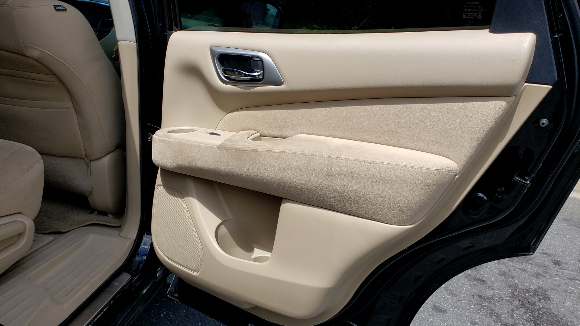 Used 2013 Nissan PATHFINDER SV 3.5L V6 / 3-ROW SEATING / TRAILER HITCH / REARVIEW for sale Sold at Formula Imports in Charlotte NC 28227 63