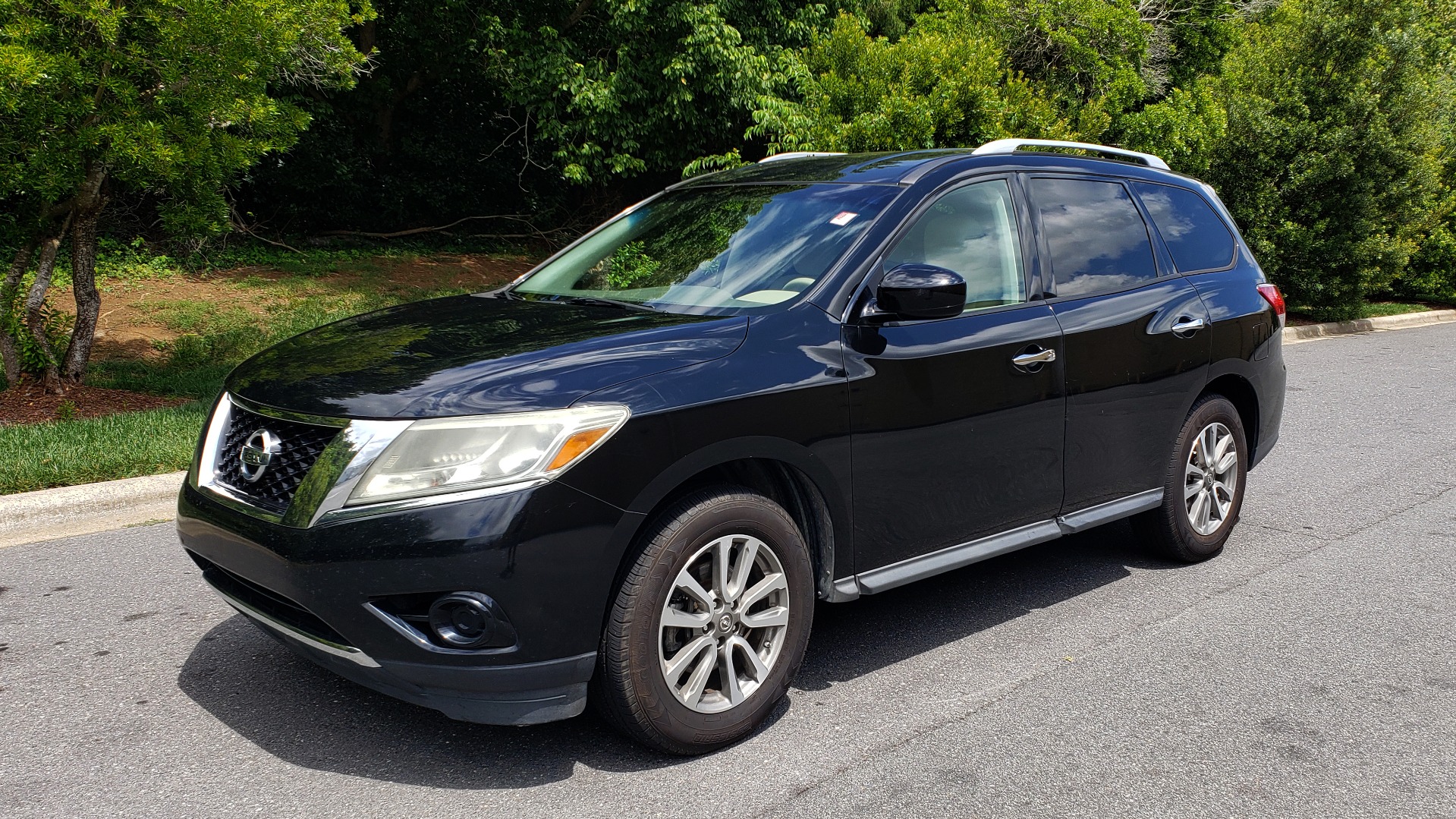 Used 2013 Nissan PATHFINDER SV 3.5L V6 / 3-ROW SEATING / TRAILER HITCH / REARVIEW for sale Sold at Formula Imports in Charlotte NC 28227 1