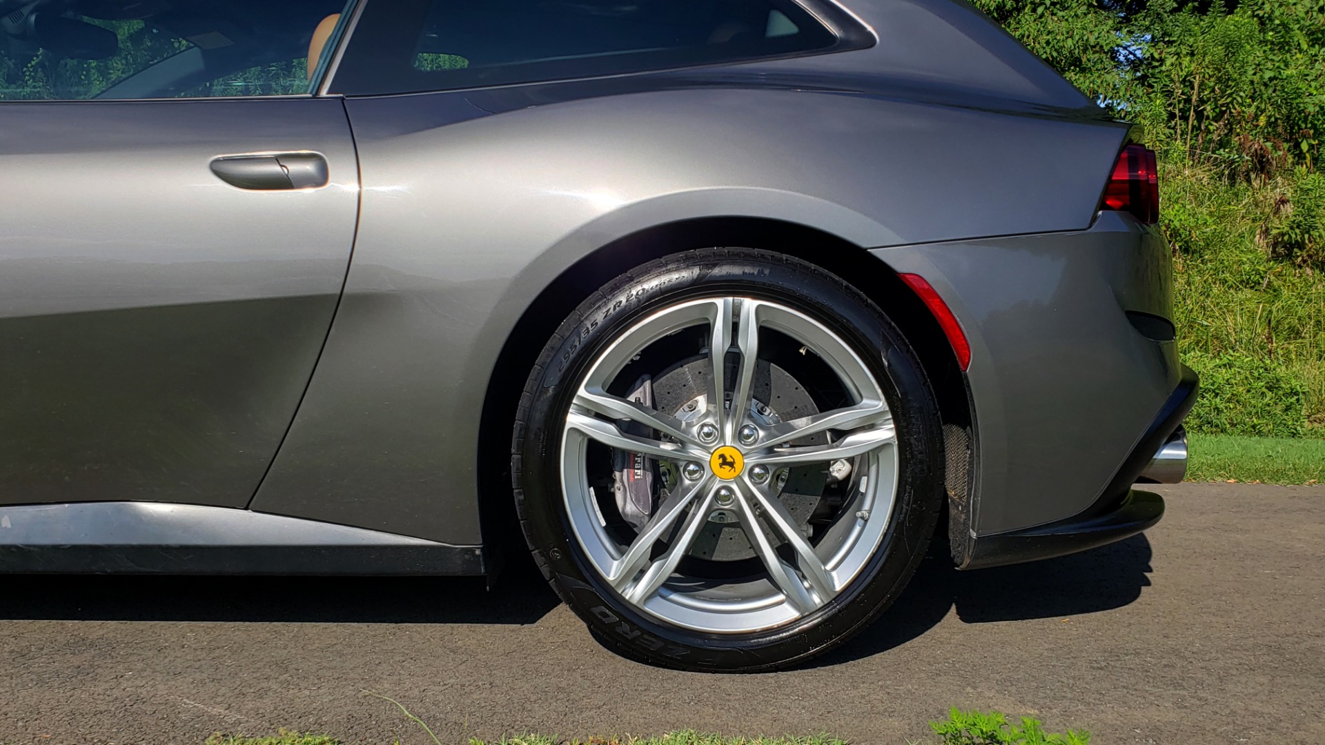 Used 2017 Ferrari GTC4 LUSSO AWD / PANO-ROOF / APPLE CAR PLAY / SUSP LIFT / JBL SOUND for sale $191,999 at Formula Imports in Charlotte NC 28227 92