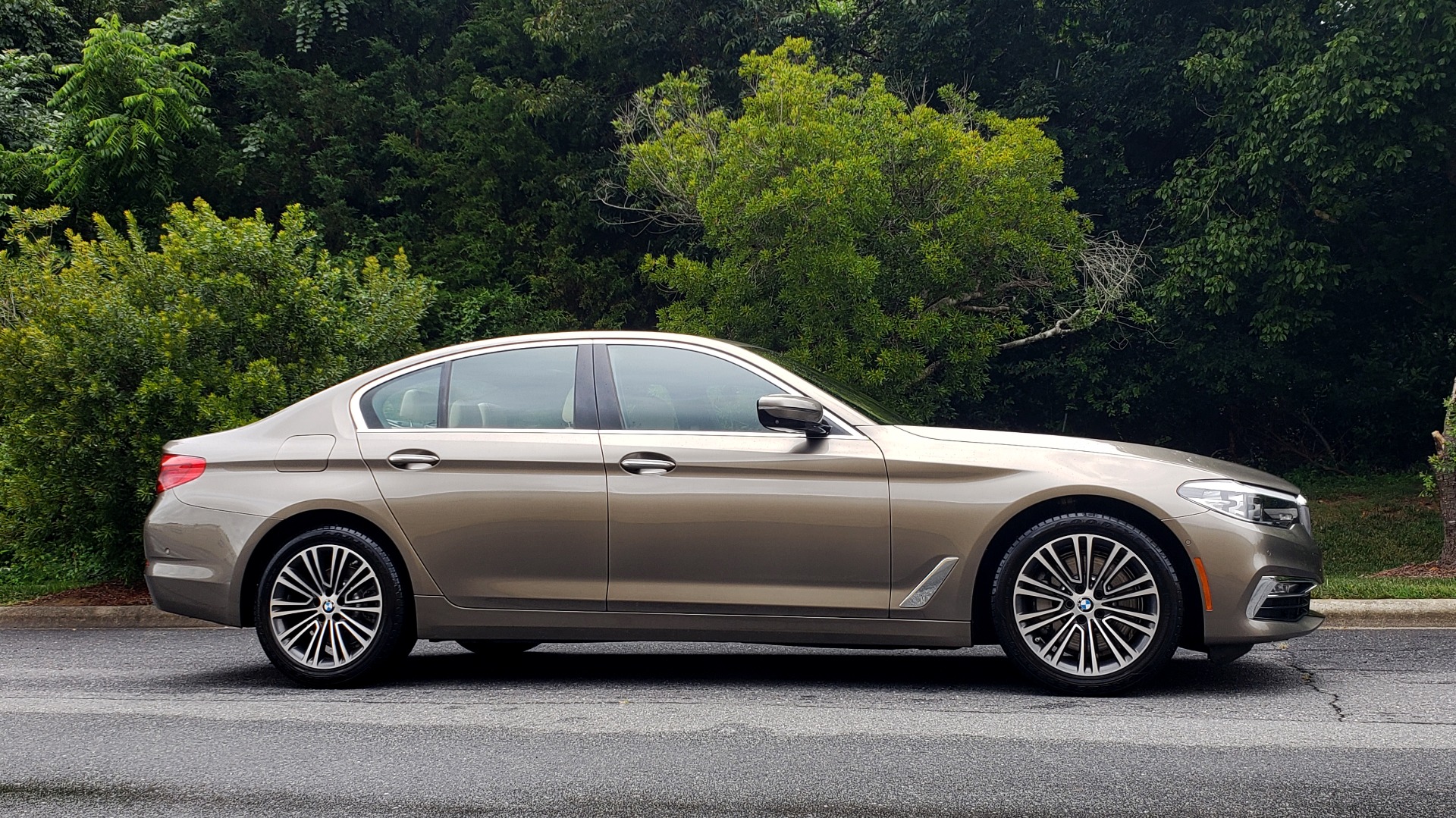 Used 2017 BMW 5 SERIES 530I PREMIUM / NAV / SUNROOF / DRVR ASST PLUS II / LUXURY for sale Sold at Formula Imports in Charlotte NC 28227 10