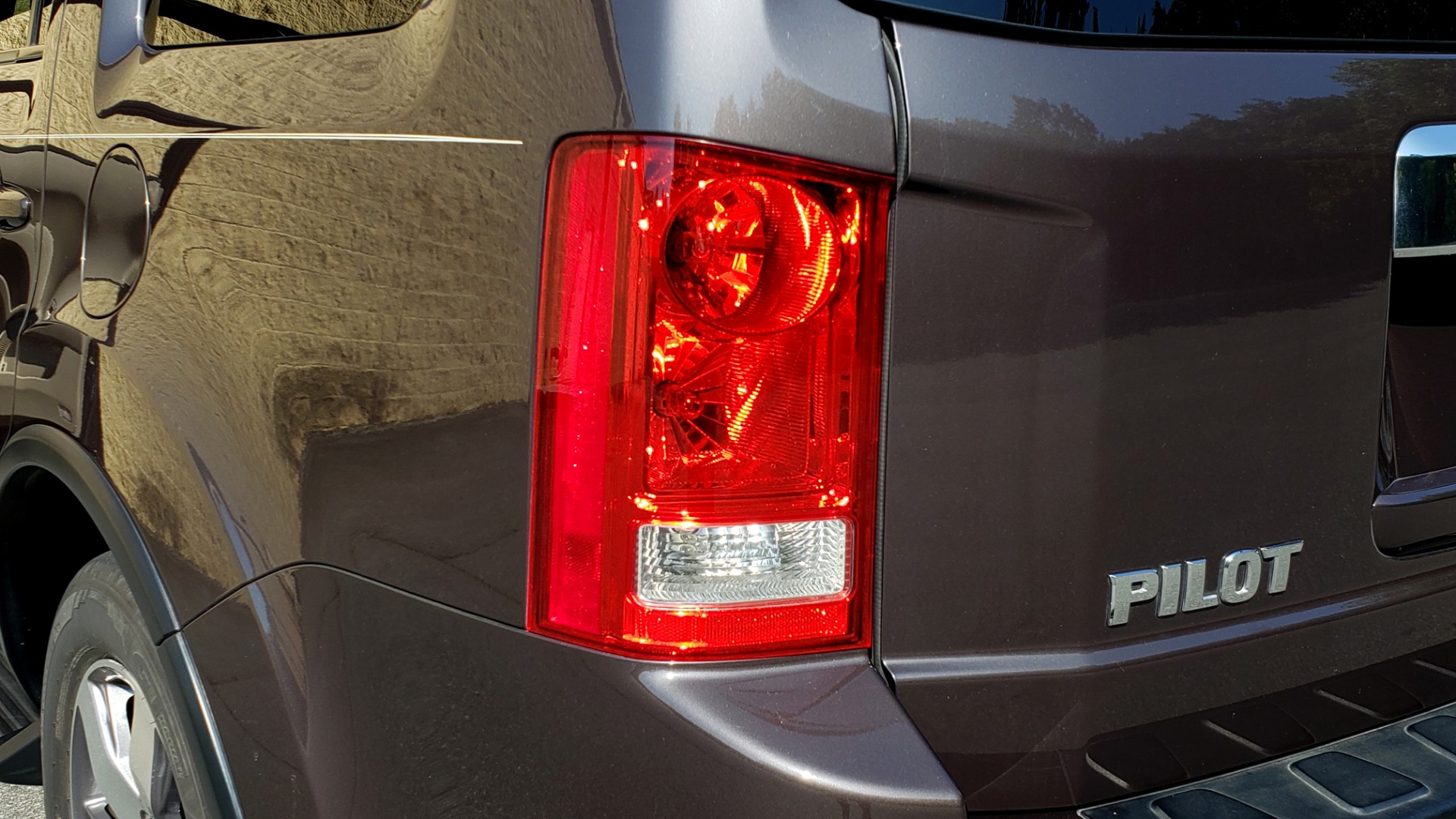 Used 2014 Honda PILOT EX-L / SUNROOF / HTD STS / DUAL-ZONE CLIMATE / REARVIEW for sale Sold at Formula Imports in Charlotte NC 28227 24