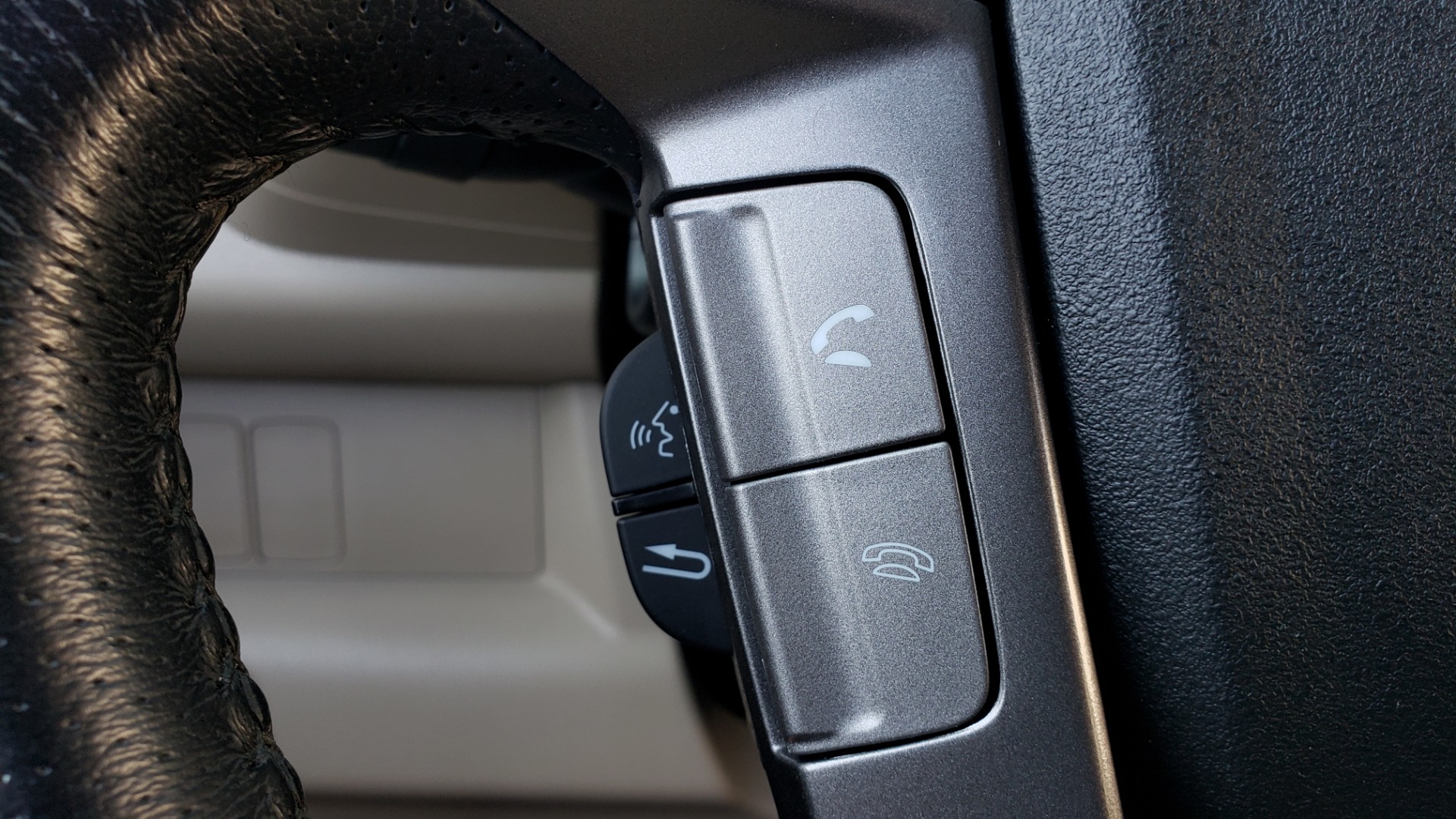 Used 2014 Honda PILOT EX-L / SUNROOF / HTD STS / DUAL-ZONE CLIMATE / REARVIEW for sale Sold at Formula Imports in Charlotte NC 28227 41