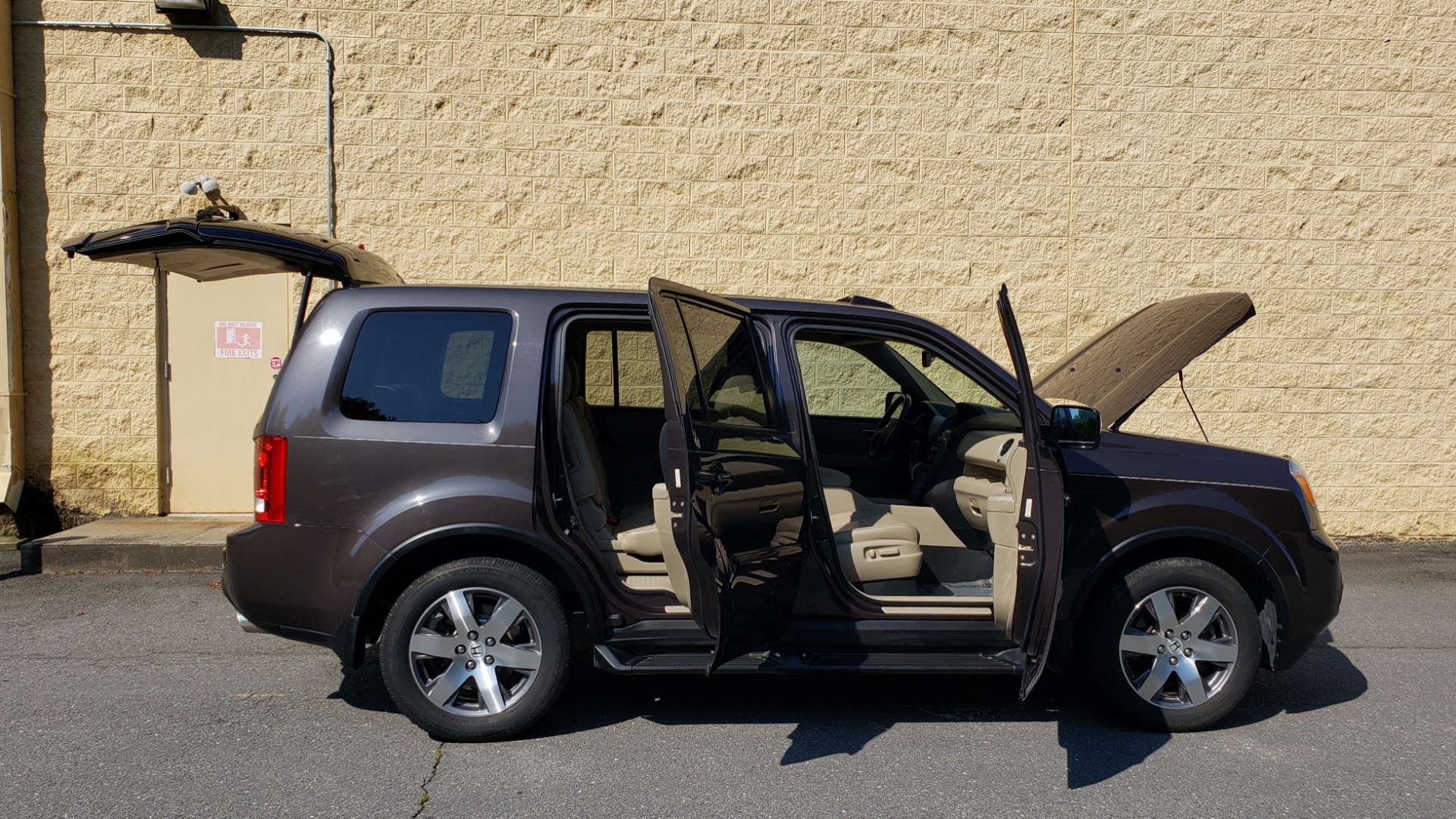 Used 2014 Honda PILOT EX-L / SUNROOF / HTD STS / DUAL-ZONE CLIMATE / REARVIEW for sale Sold at Formula Imports in Charlotte NC 28227 9