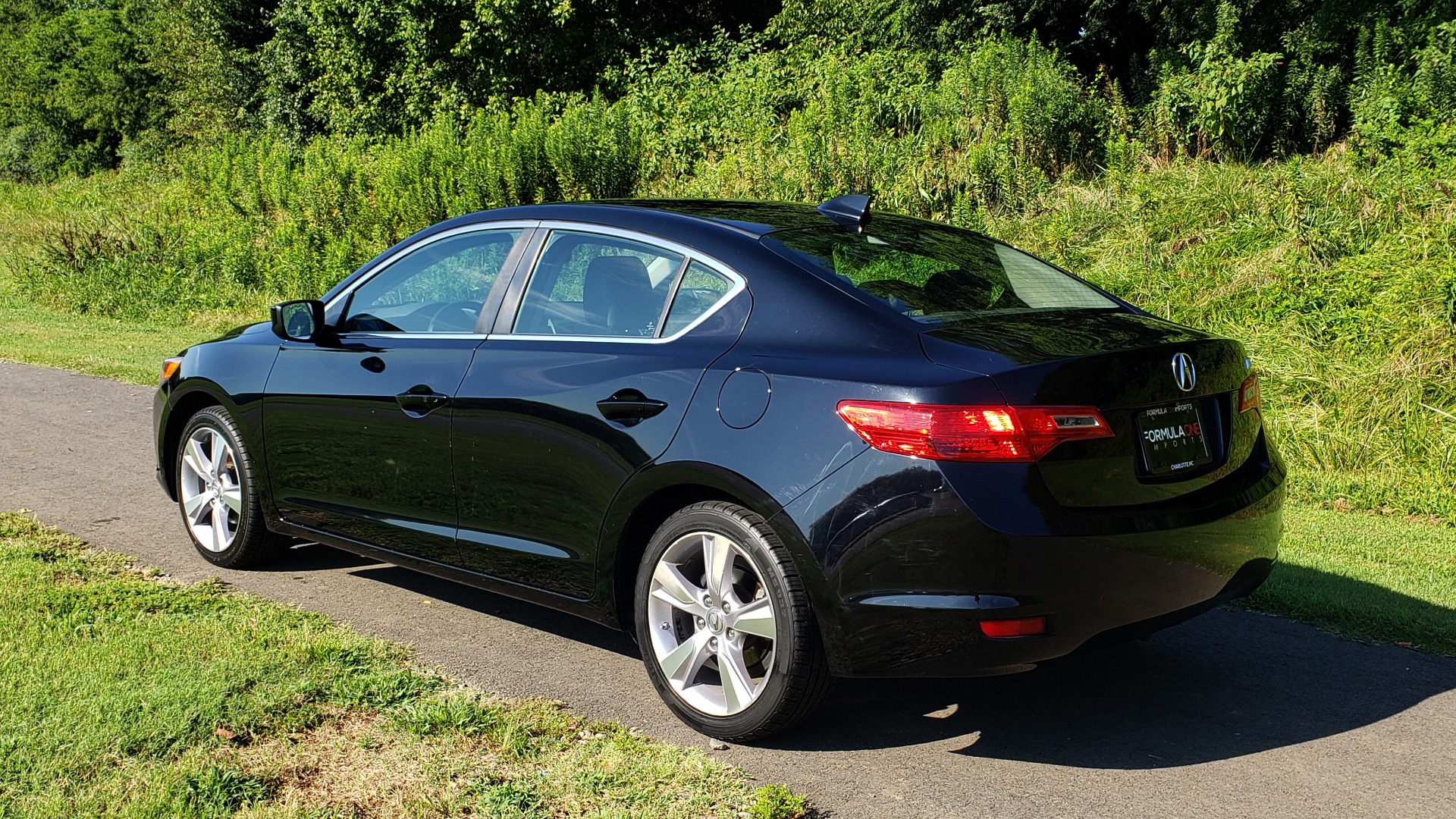 Used 2014 Acura ILX 4DR-SEDAN 2.0L / 5-SPD AUTO / SNRF / DUAL-ZONE CLIMATE / REARVIEW for sale Sold at Formula Imports in Charlotte NC 28227 3