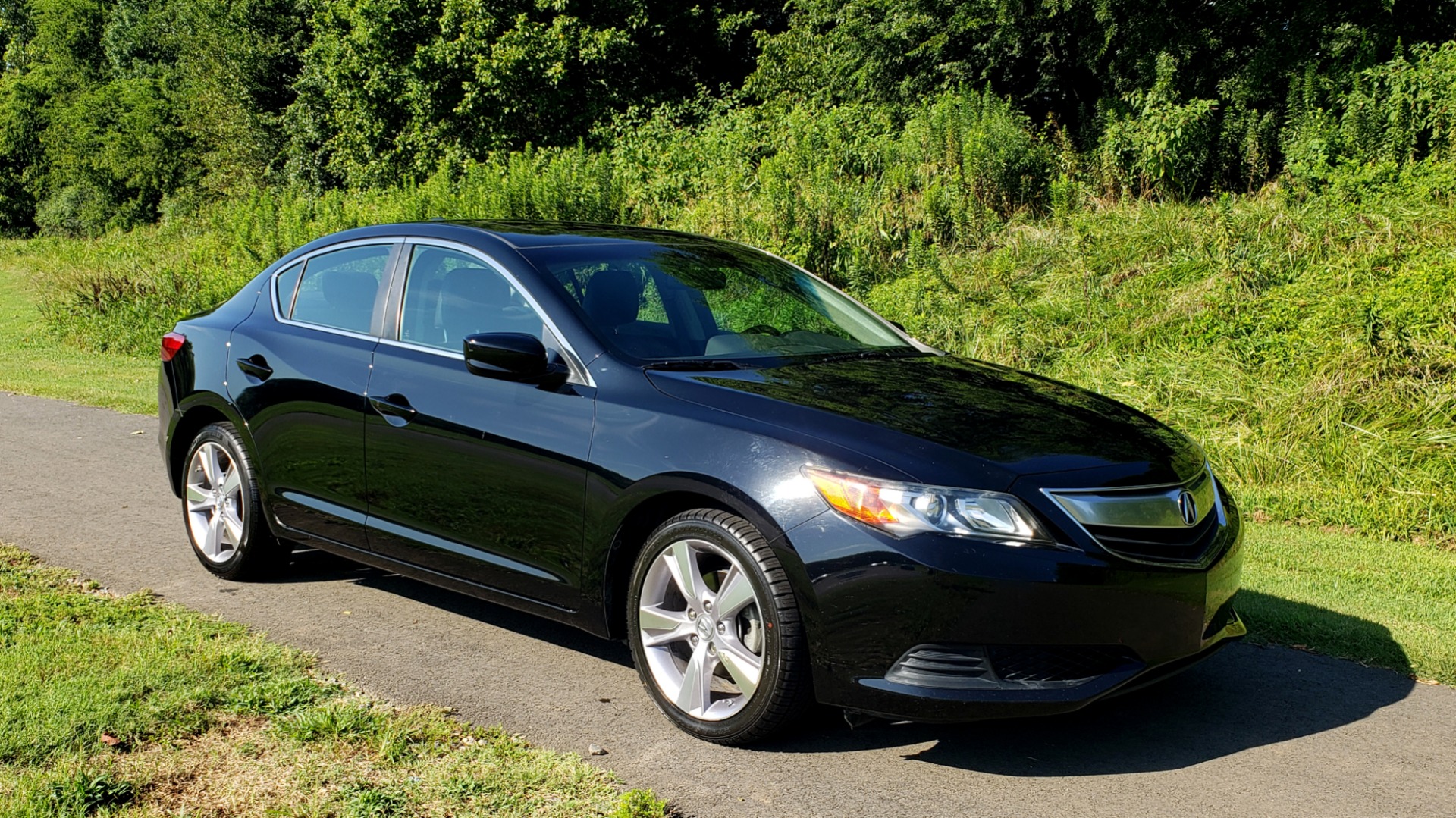 Used 2014 Acura ILX 4DR-SEDAN 2.0L / 5-SPD AUTO / SNRF / DUAL-ZONE CLIMATE / REARVIEW for sale Sold at Formula Imports in Charlotte NC 28227 4