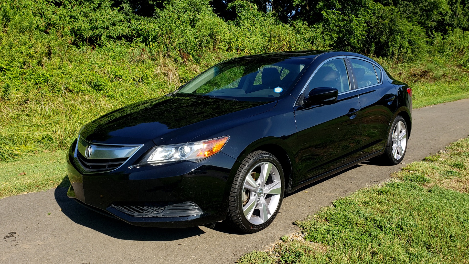 Used 2014 Acura ILX 4DR-SEDAN 2.0L / 5-SPD AUTO / SNRF / DUAL-ZONE CLIMATE / REARVIEW for sale Sold at Formula Imports in Charlotte NC 28227 1