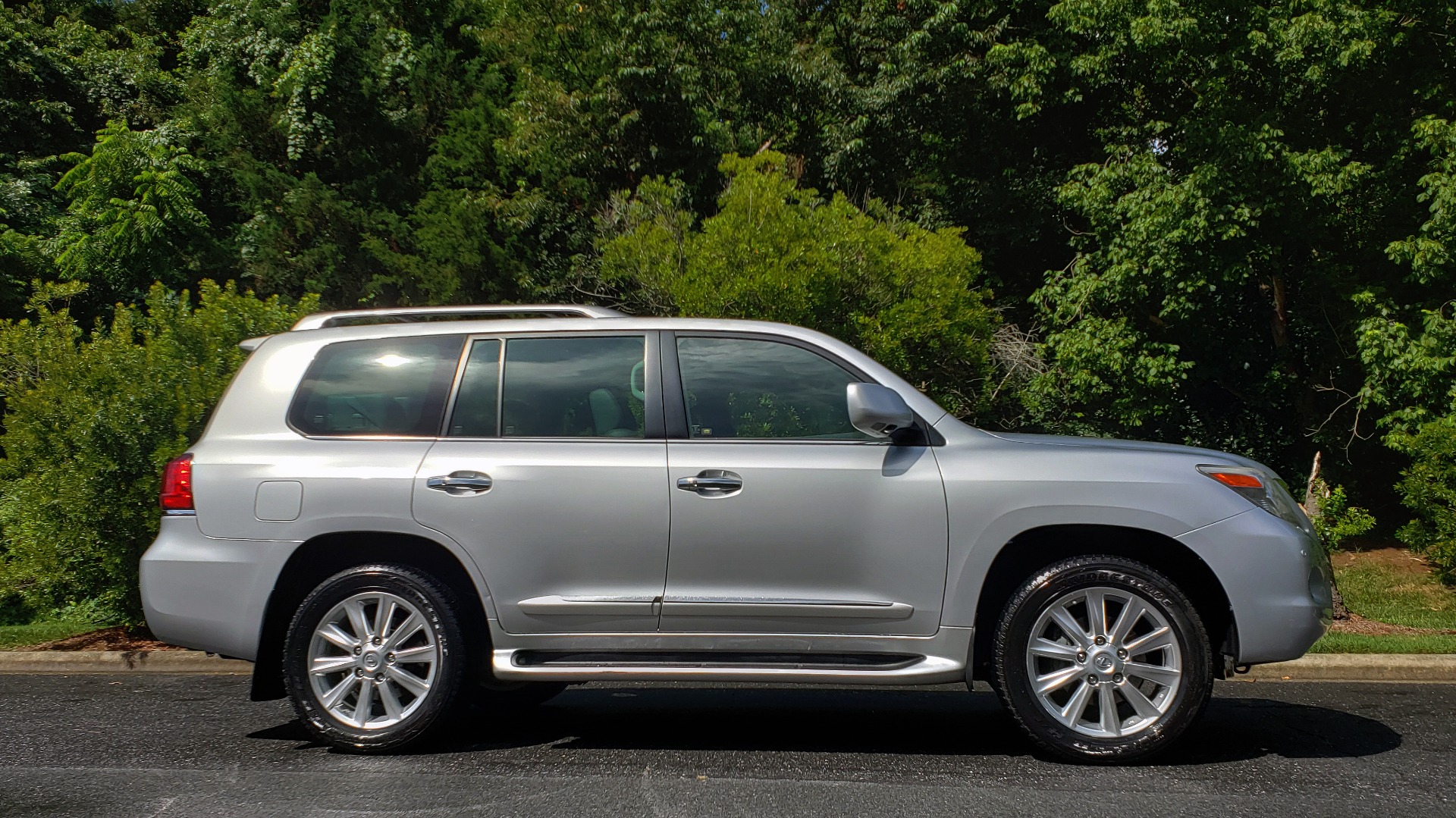 Used 2008 Lexus LX 570 4WD NAV / TECHNOLOGY PKG / 3-ROW / SUNROOF / REARVIEW for sale Sold at Formula Imports in Charlotte NC 28227 5