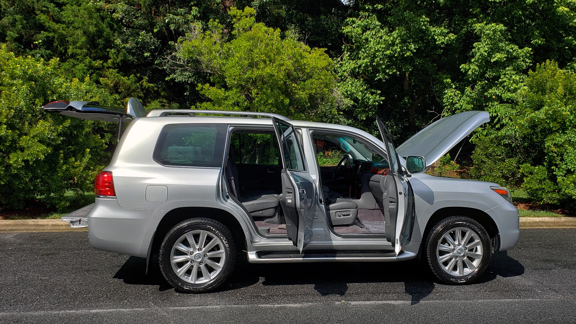 Used 2008 Lexus LX 570 4WD NAV / TECHNOLOGY PKG / 3-ROW / SUNROOF / REARVIEW for sale Sold at Formula Imports in Charlotte NC 28227 9