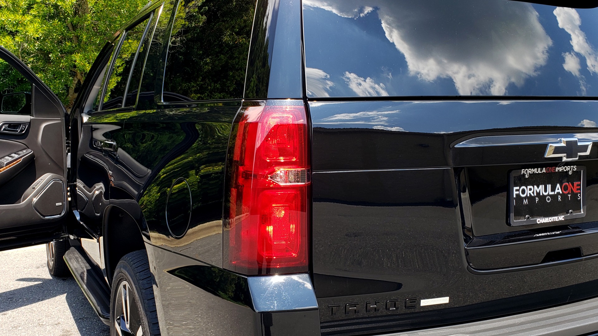 Used 2018 Chevrolet TAHOE PREMIER 4WD / RST EDIT / NAV / SUNROOF / CAMERA / 3-ROW for sale Sold at Formula Imports in Charlotte NC 28227 29