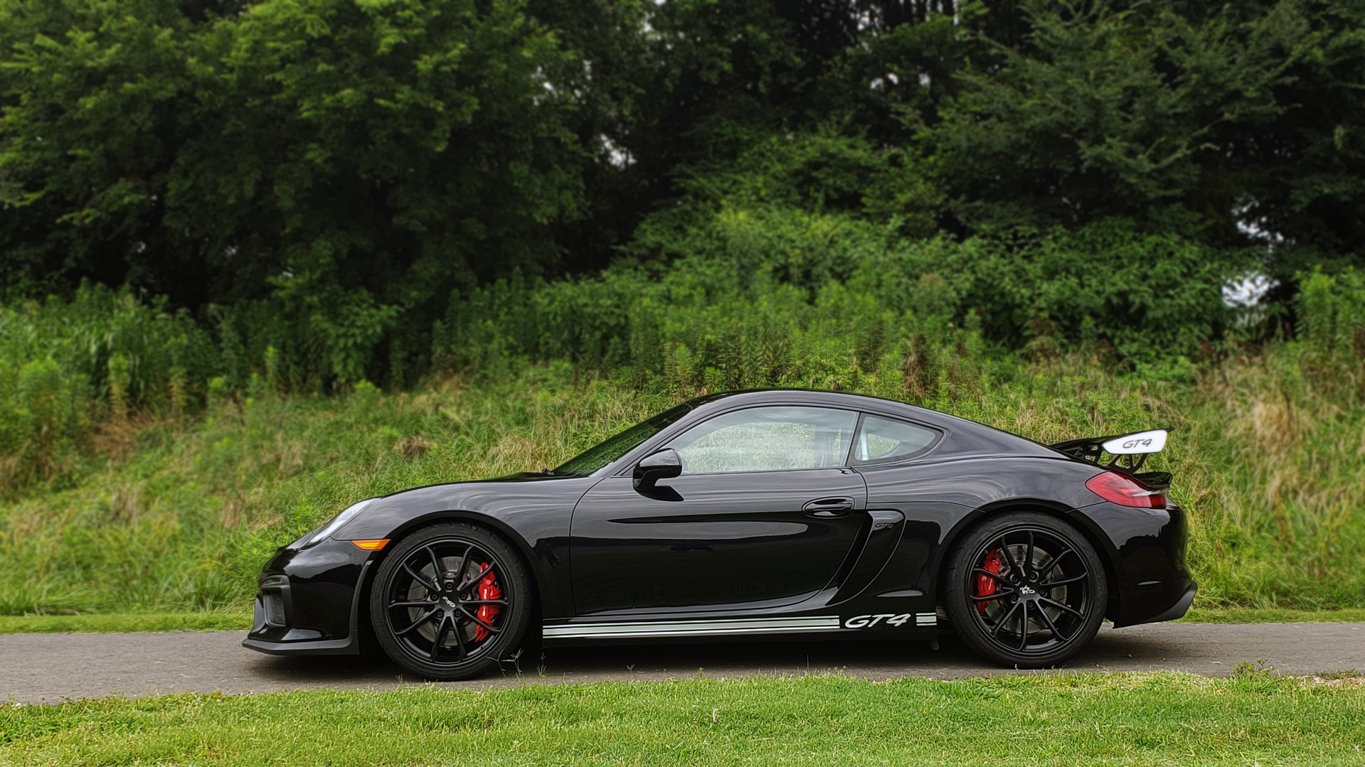 Used 2016 Porsche CAYMAN GT4 / NAV / 6-SPD MANUAL / DUAL-ZONE A/C / SPORT EXHAUST for sale Sold at Formula Imports in Charlotte NC 28227 5