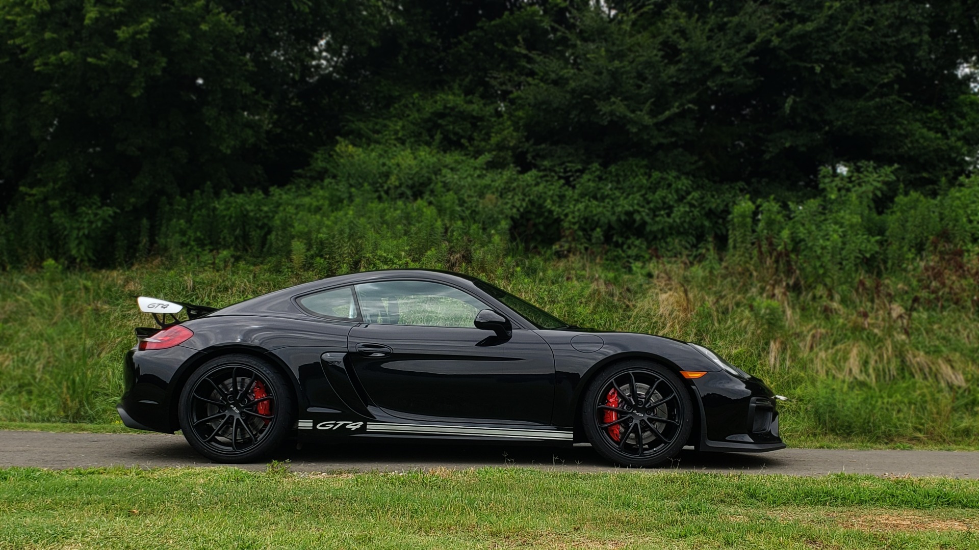 Used 2016 Porsche CAYMAN GT4 / NAV / 6-SPD MANUAL / DUAL-ZONE A/C / SPORT EXHAUST for sale Sold at Formula Imports in Charlotte NC 28227 9