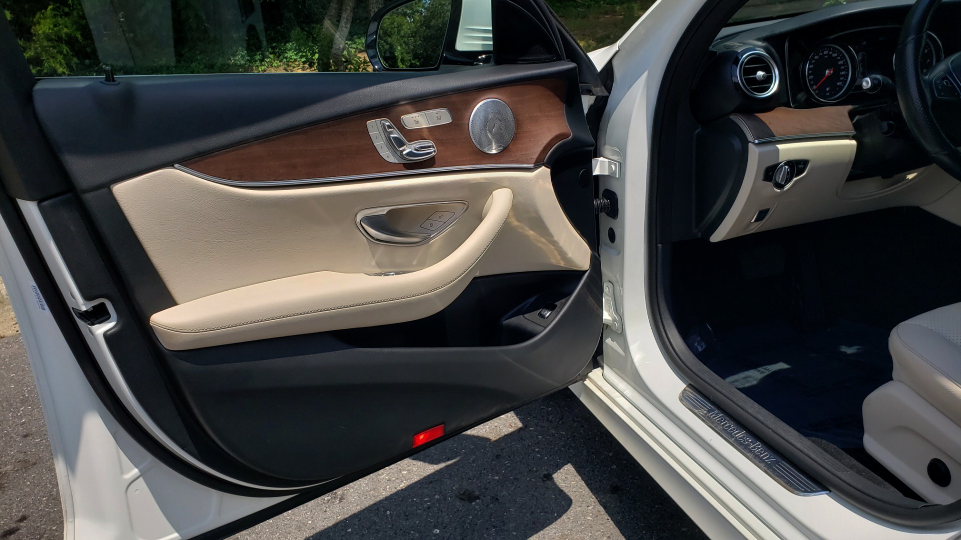 Used 2017 Mercedes-Benz E-CLASS E 300 PREMIUM / SPORT / NAV / SUNROOF / HTD STS / BSM / REARVIEW for sale $27,995 at Formula Imports in Charlotte NC 28227 27