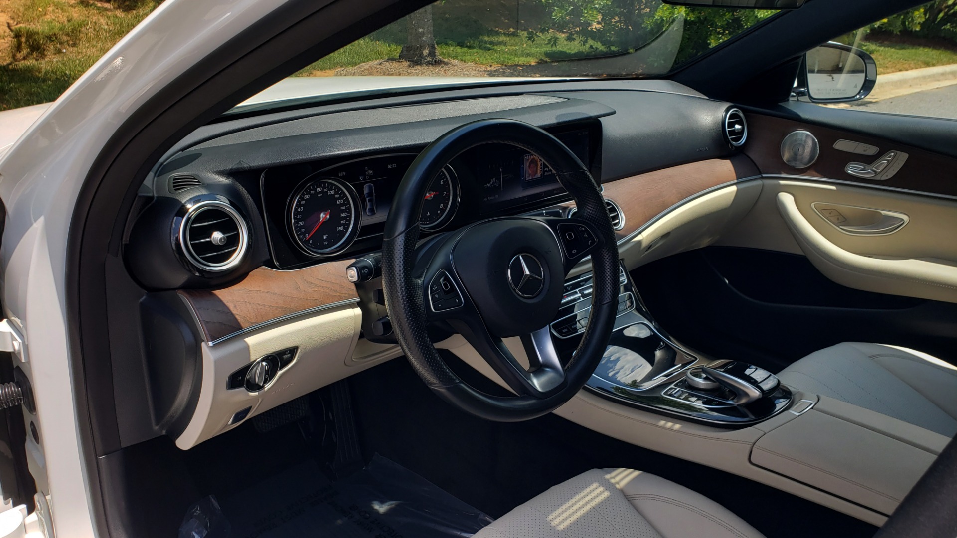 Used 2017 Mercedes-Benz E-CLASS E 300 PREMIUM / SPORT / NAV / SUNROOF / HTD STS / BSM / REARVIEW for sale $27,995 at Formula Imports in Charlotte NC 28227 34