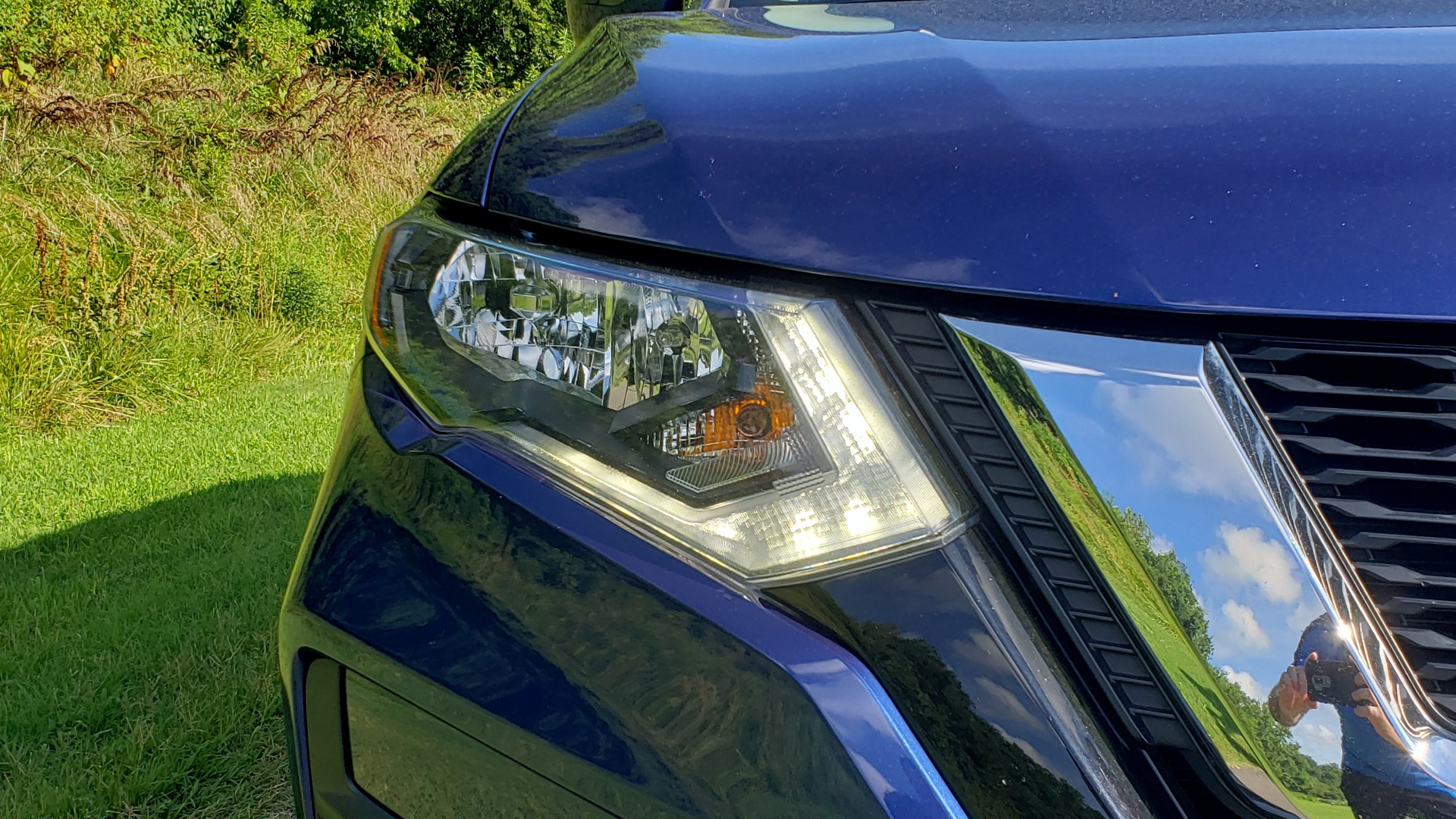 Used 2018 Nissan ROGUE SV / FWD / DUAL-ZONE CLIMATE / HEATED SEATS / REARVIEW for sale Sold at Formula Imports in Charlotte NC 28227 10