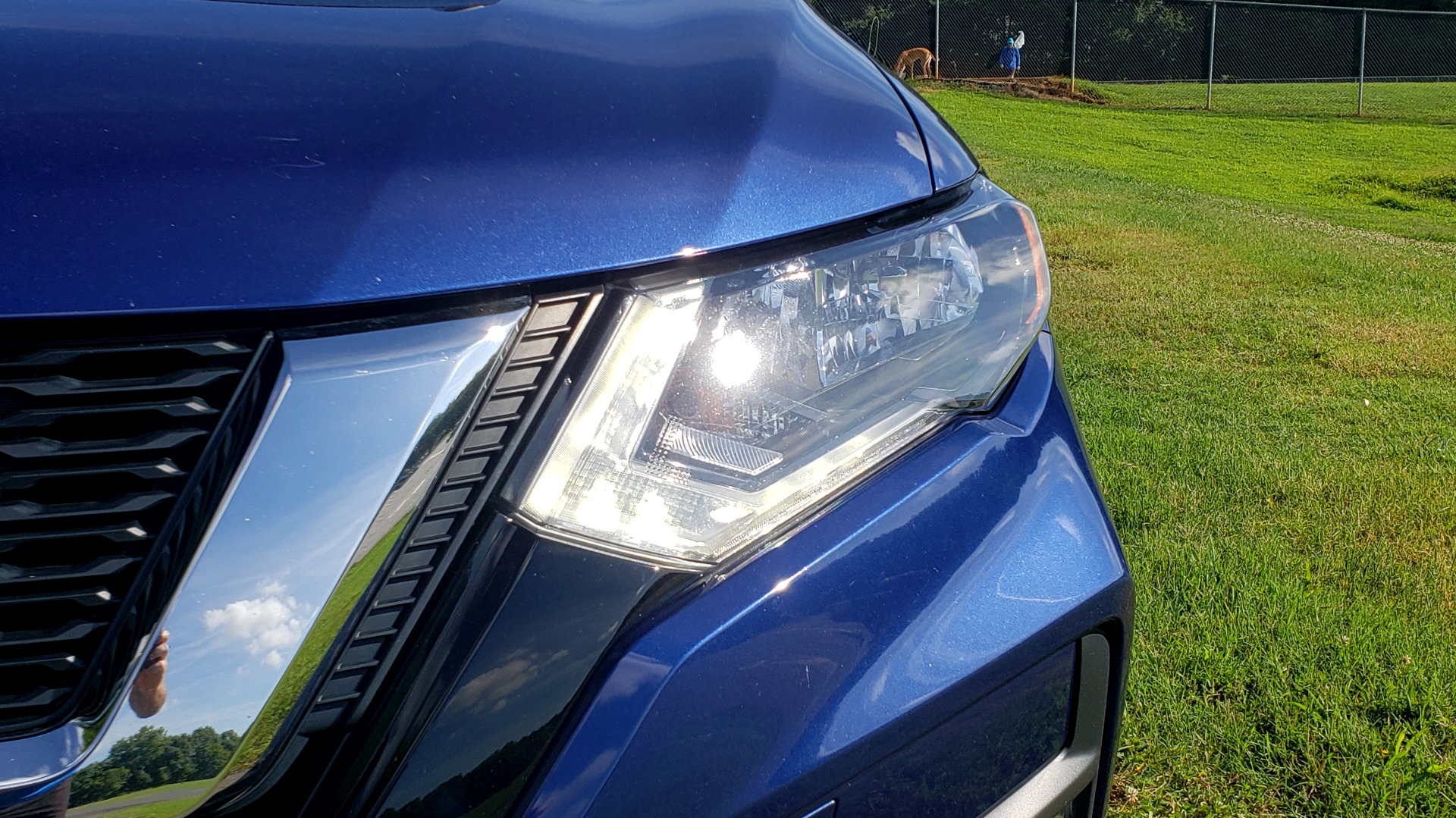 Used 2018 Nissan ROGUE SV / FWD / DUAL-ZONE CLIMATE / HEATED SEATS / REARVIEW for sale Sold at Formula Imports in Charlotte NC 28227 11