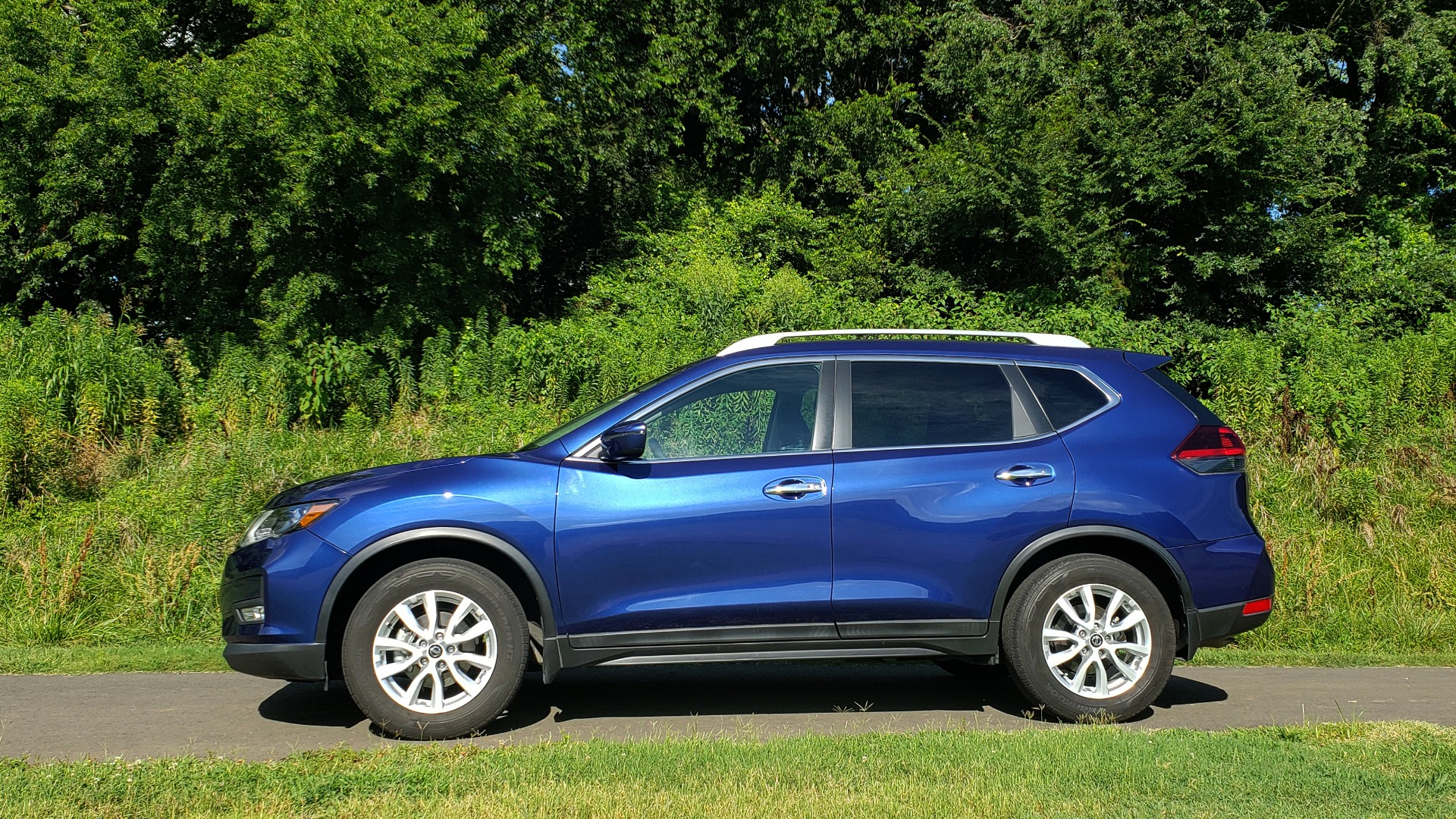 Used 2018 Nissan ROGUE SV / FWD / DUAL-ZONE CLIMATE / HEATED SEATS / REARVIEW for sale Sold at Formula Imports in Charlotte NC 28227 2