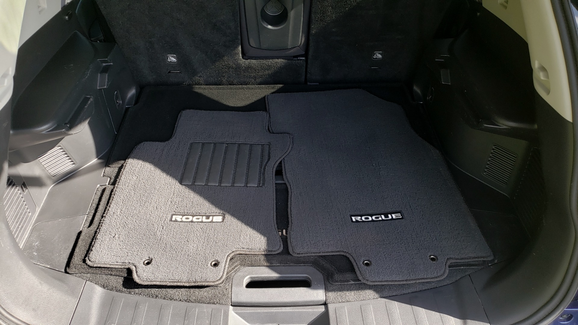 Used 2018 Nissan ROGUE SV / FWD / DUAL-ZONE CLIMATE / HEATED SEATS / REARVIEW for sale Sold at Formula Imports in Charlotte NC 28227 22