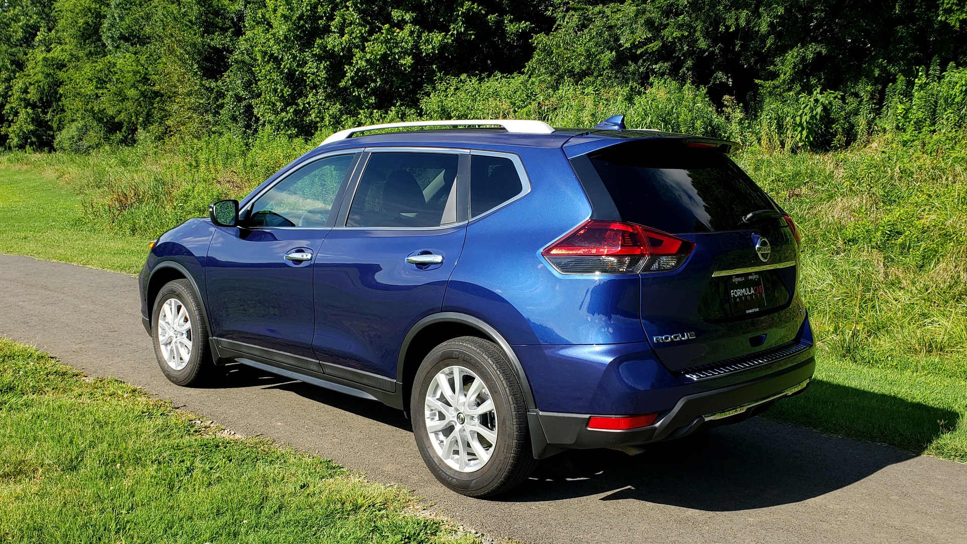 Used 2018 Nissan ROGUE SV / FWD / DUAL-ZONE CLIMATE / HEATED SEATS / REARVIEW for sale Sold at Formula Imports in Charlotte NC 28227 3